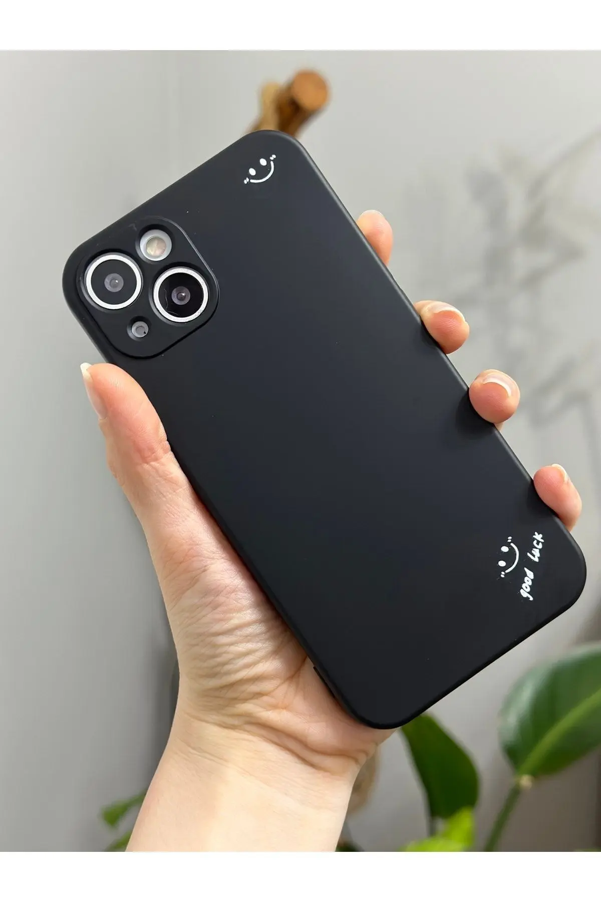 Go Aksesuar Iphone 13 Kamera Korumalı Içi Kadife Good Luck Tasarımlı Lansman Baskılı Kılıf Siyah