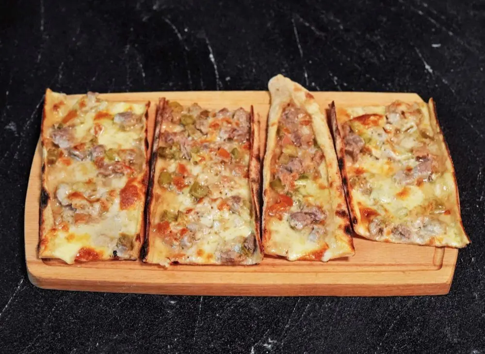 Bıçak Arası Pide (Kuşbaşılı)