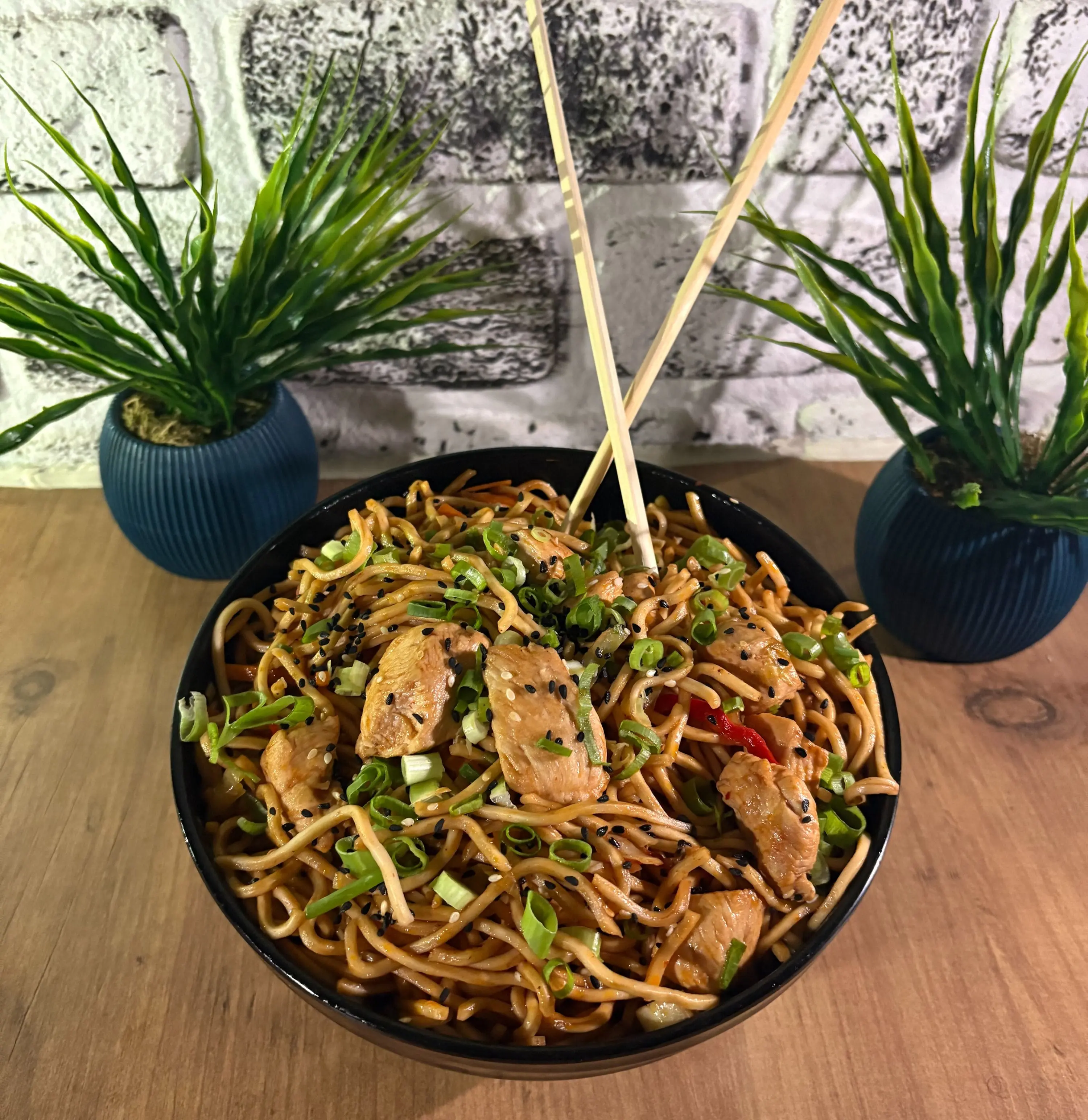 Sarımsaklı Acılı Tavuklu Noodle