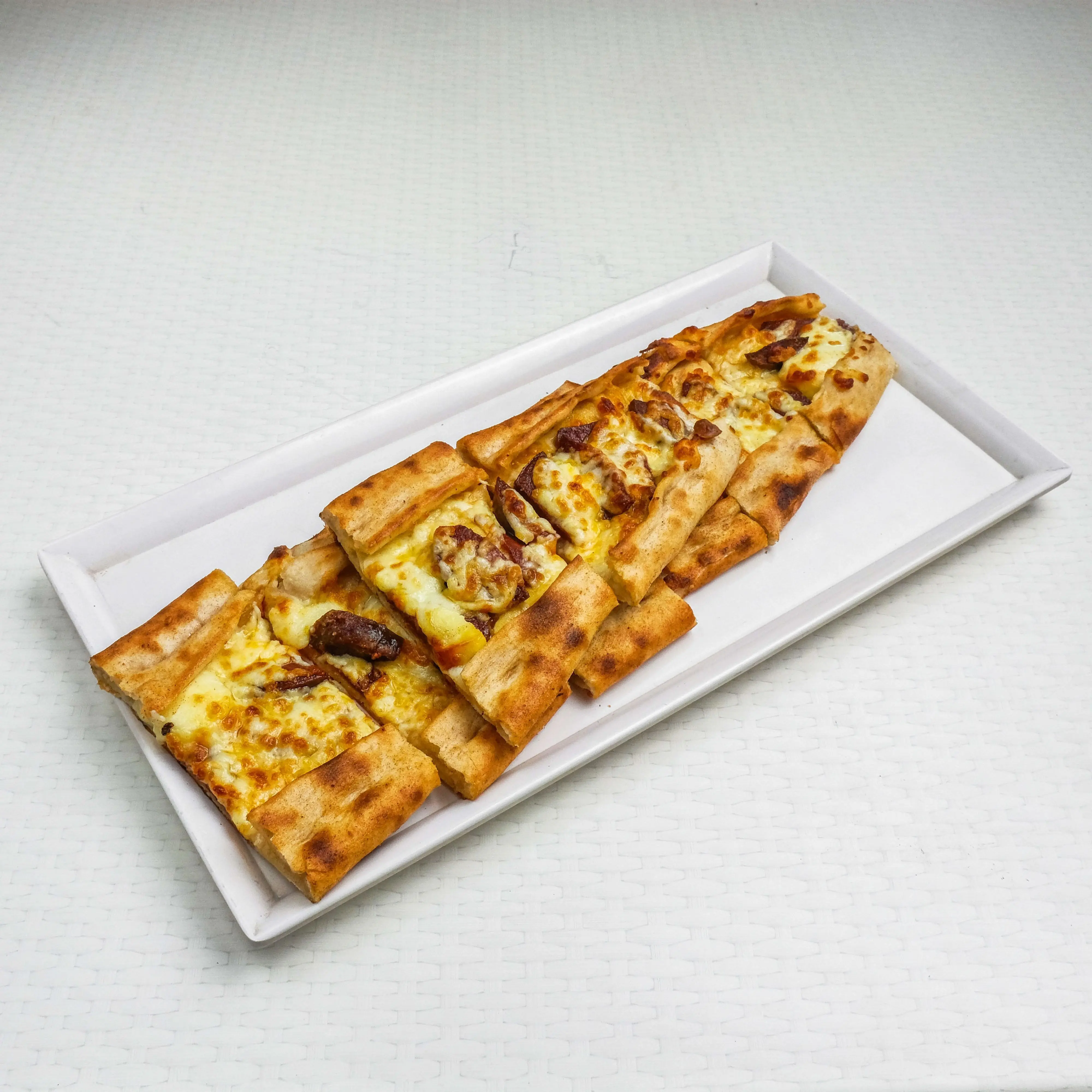 Sucuklu Yumurtalı Pide