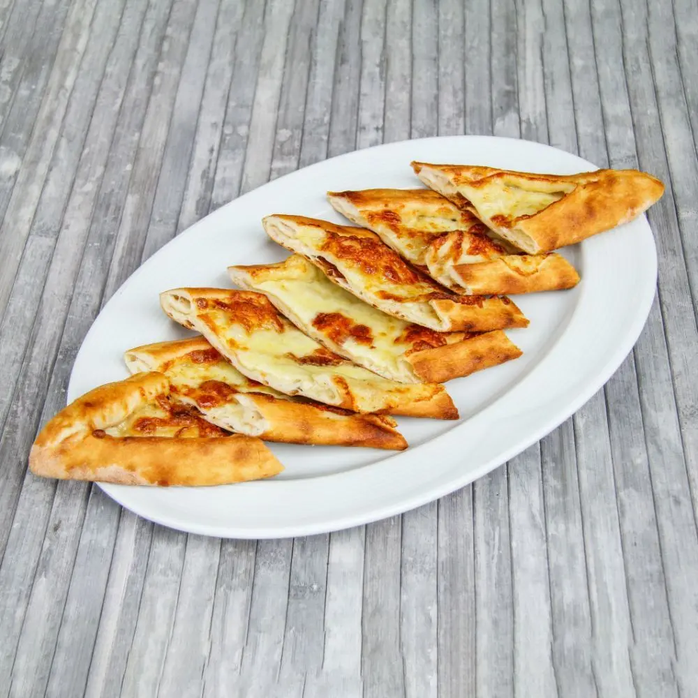 Yumurtalı Kavurmalı Kaşarlı Pide