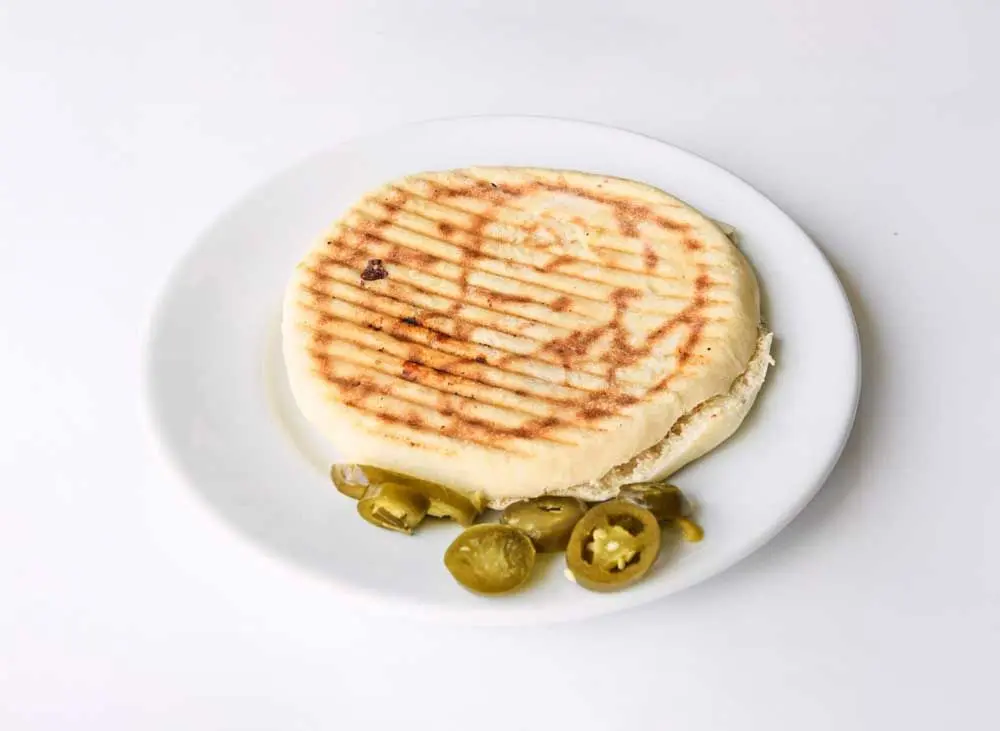 Tavuklu Cheddarlı Bazlama Tost