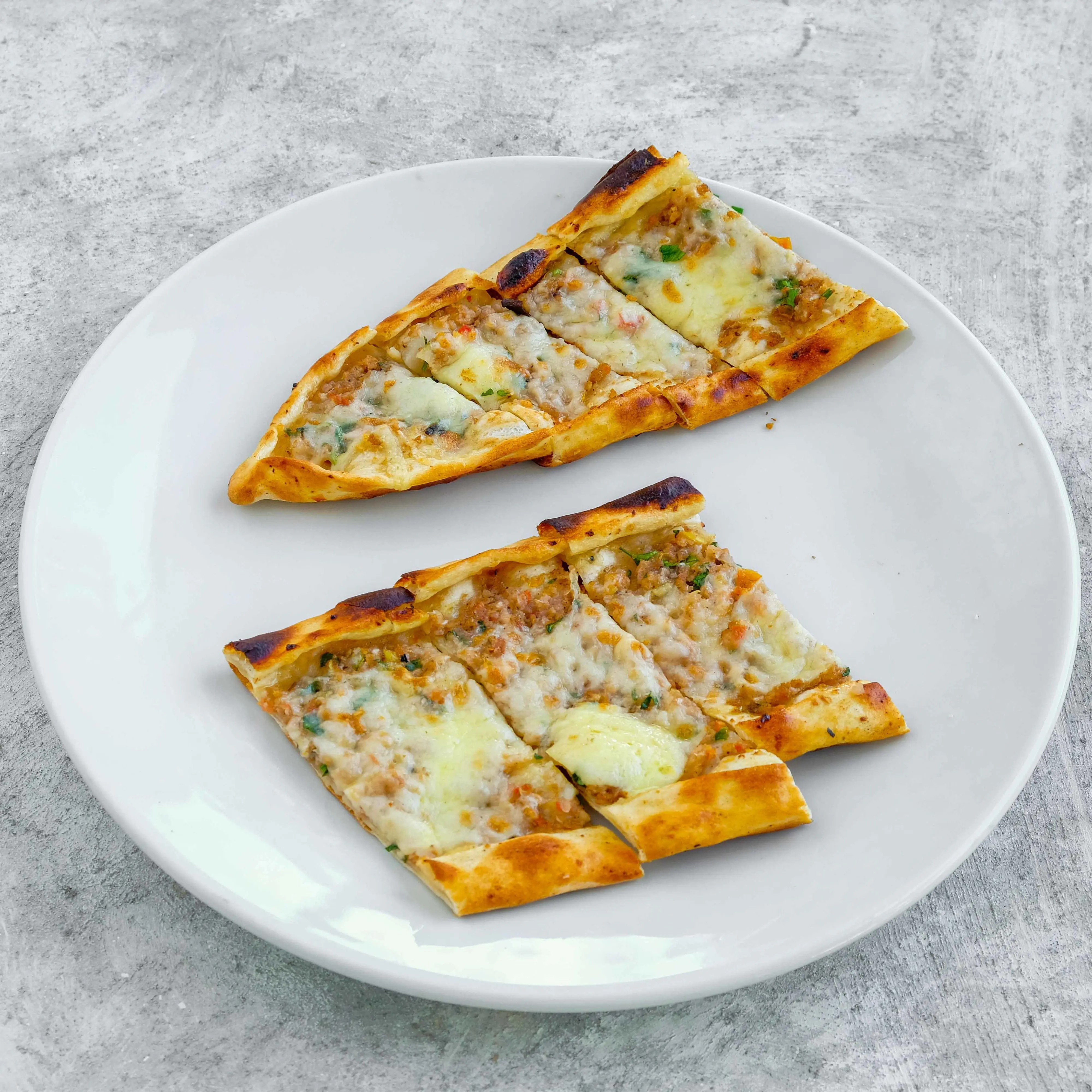 Kıymalı Kaşarlı Pide