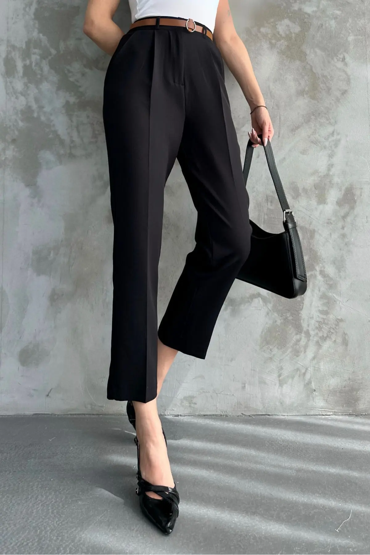 Kadın Dar Paça Pileli Kemerli Mevsimlik Kumaş Pantolon Siyah