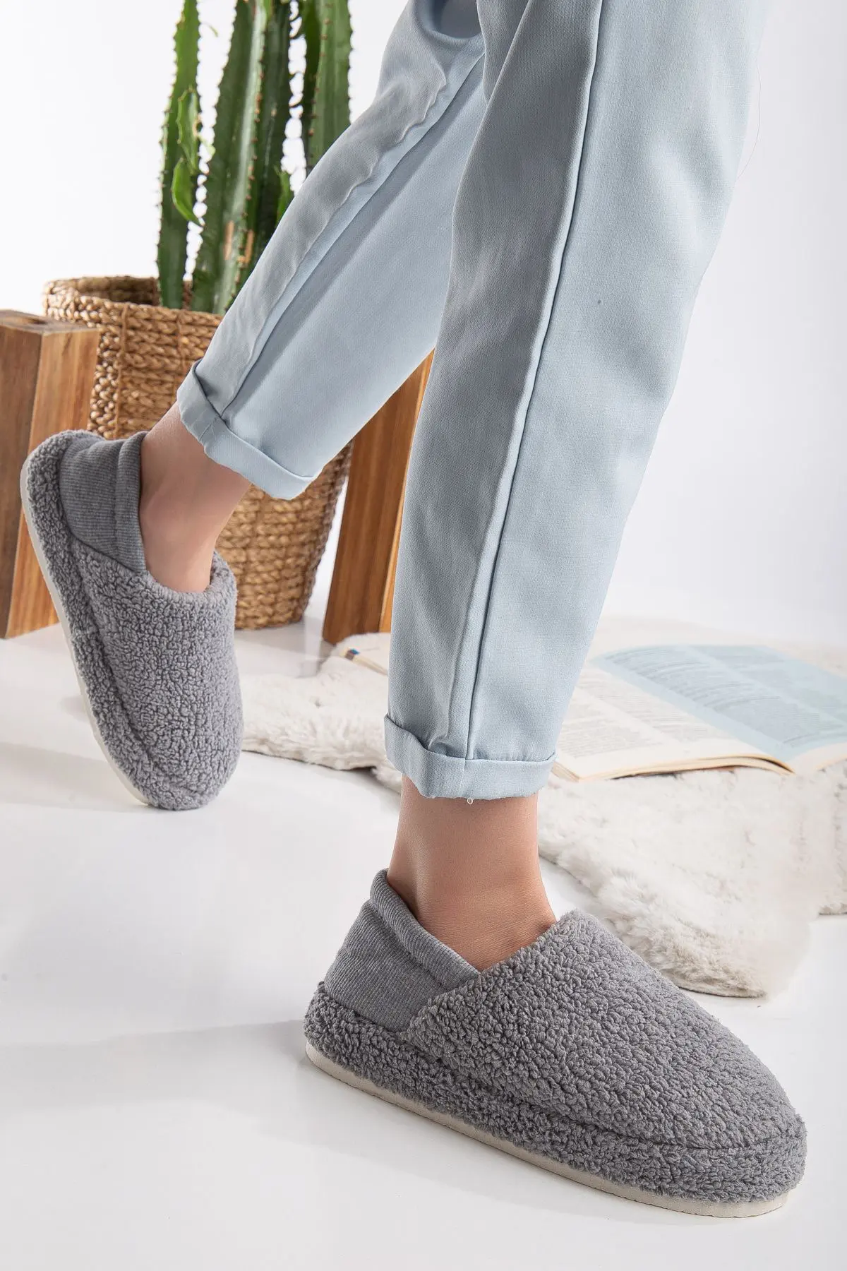 Kuzu Kumaş Yünlü Sessiz Taban Lastikli Kadın Ev Ayakkabısı Ev Botu Panduf