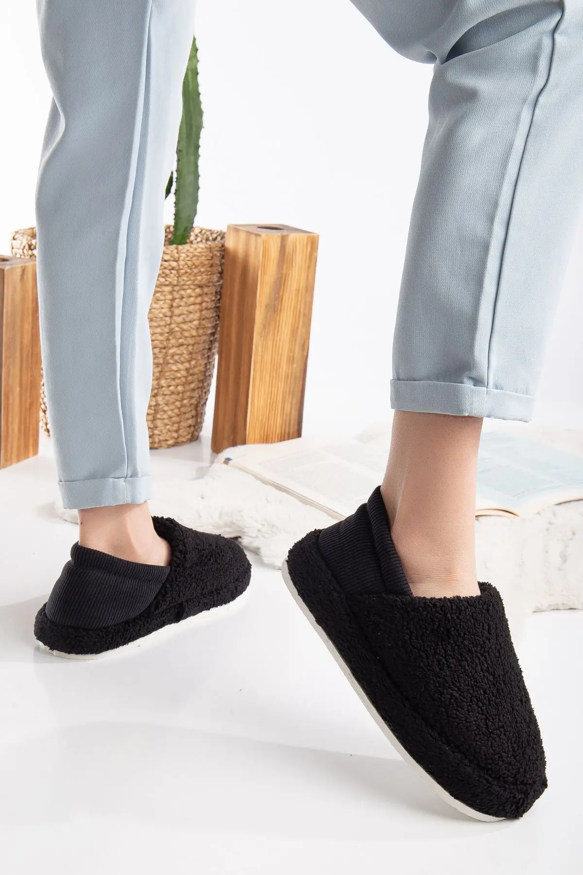 Kuzu Kumaş Yünlü Sessiz Taban Lastikli Kadın Ev Ayakkabısı Ev Botu Panduf