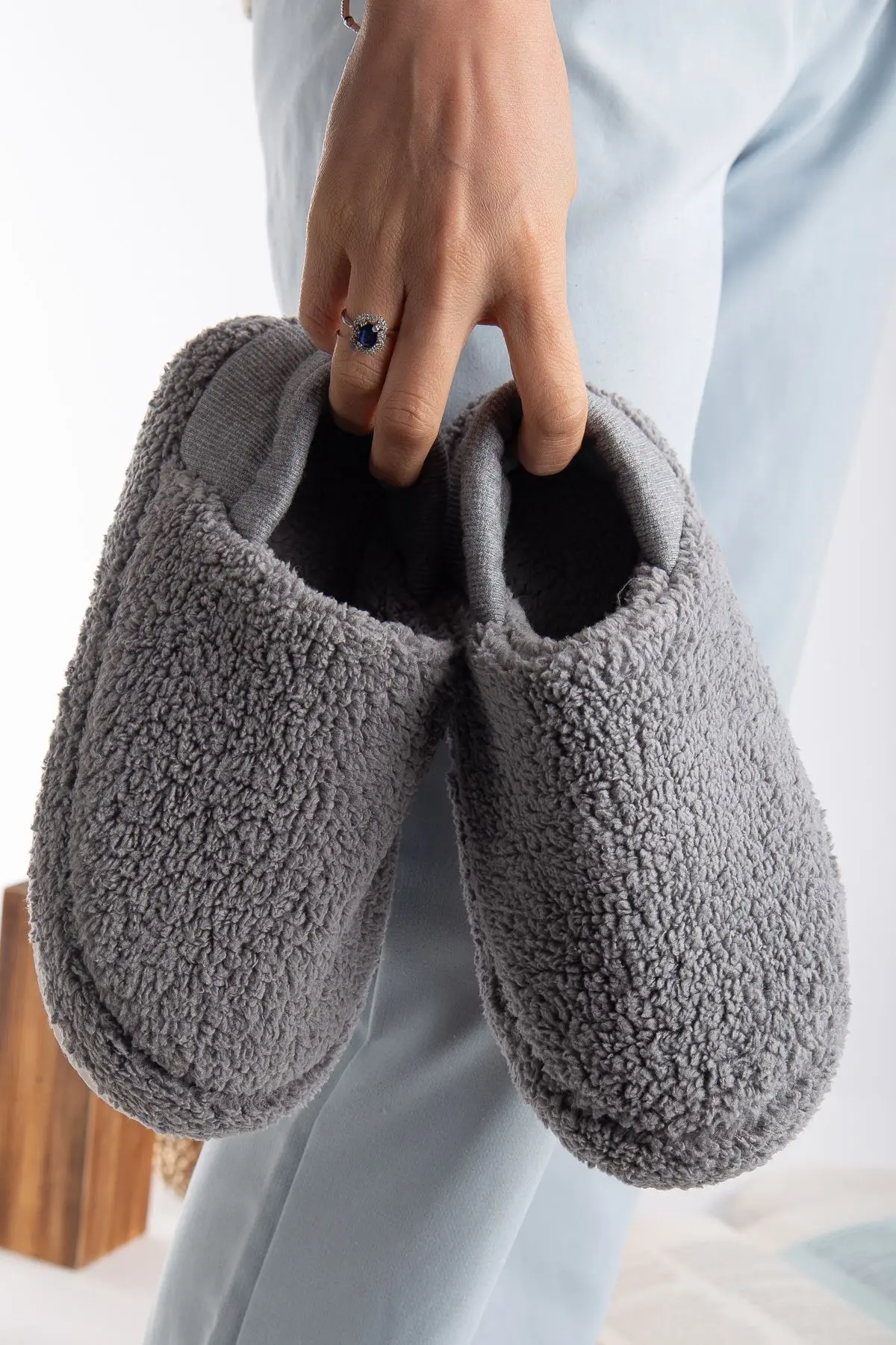 Slipcat Kuzu Kumaş Yünlü Sessiz Taban Lastikli Kadın Ev Ayakkabısı Ev Botu Panduf