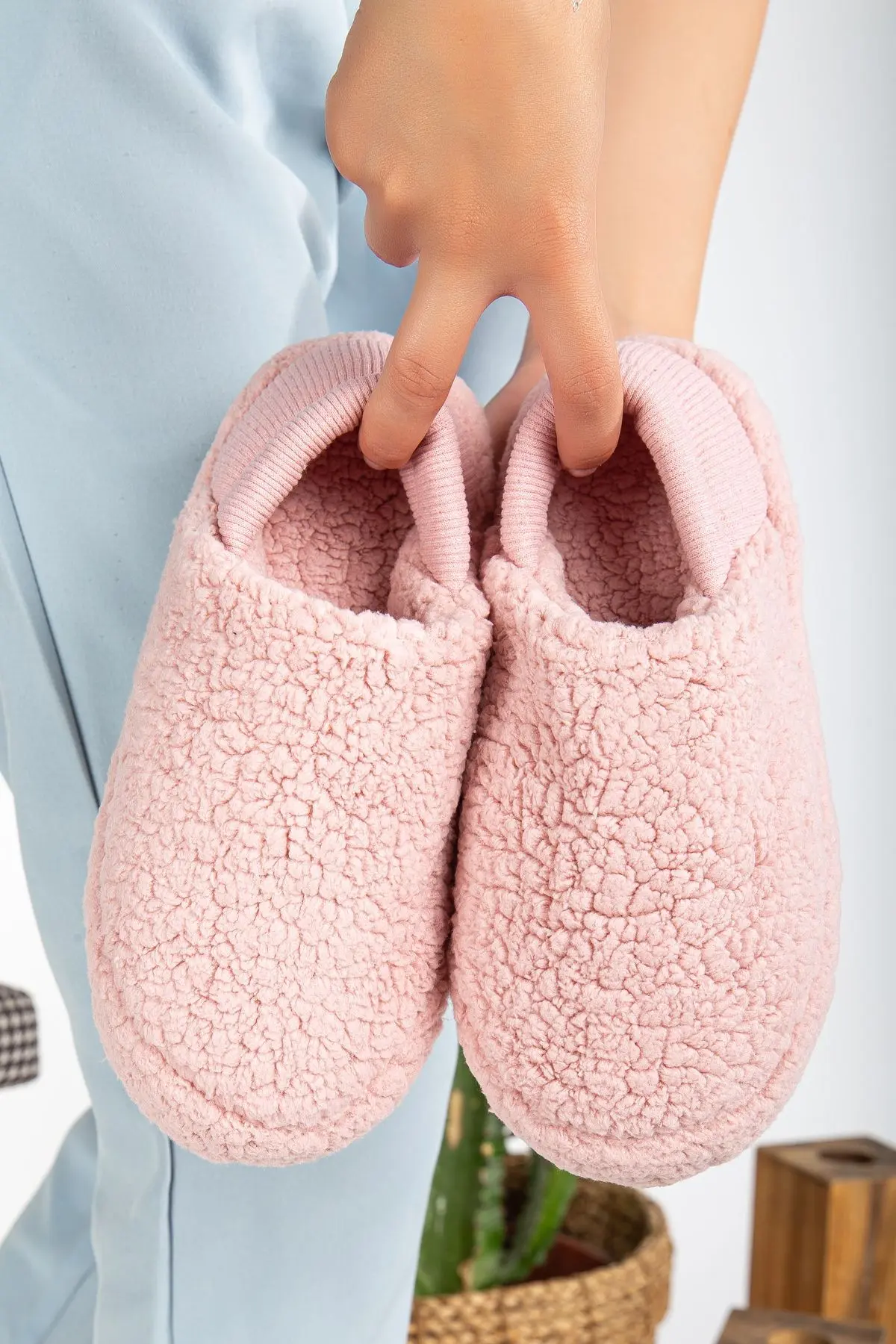 Slipcat Kuzu Kumaş Yünlü Sessiz Taban Lastikli Kadın Ev Ayakkabısı Ev Botu Panduf