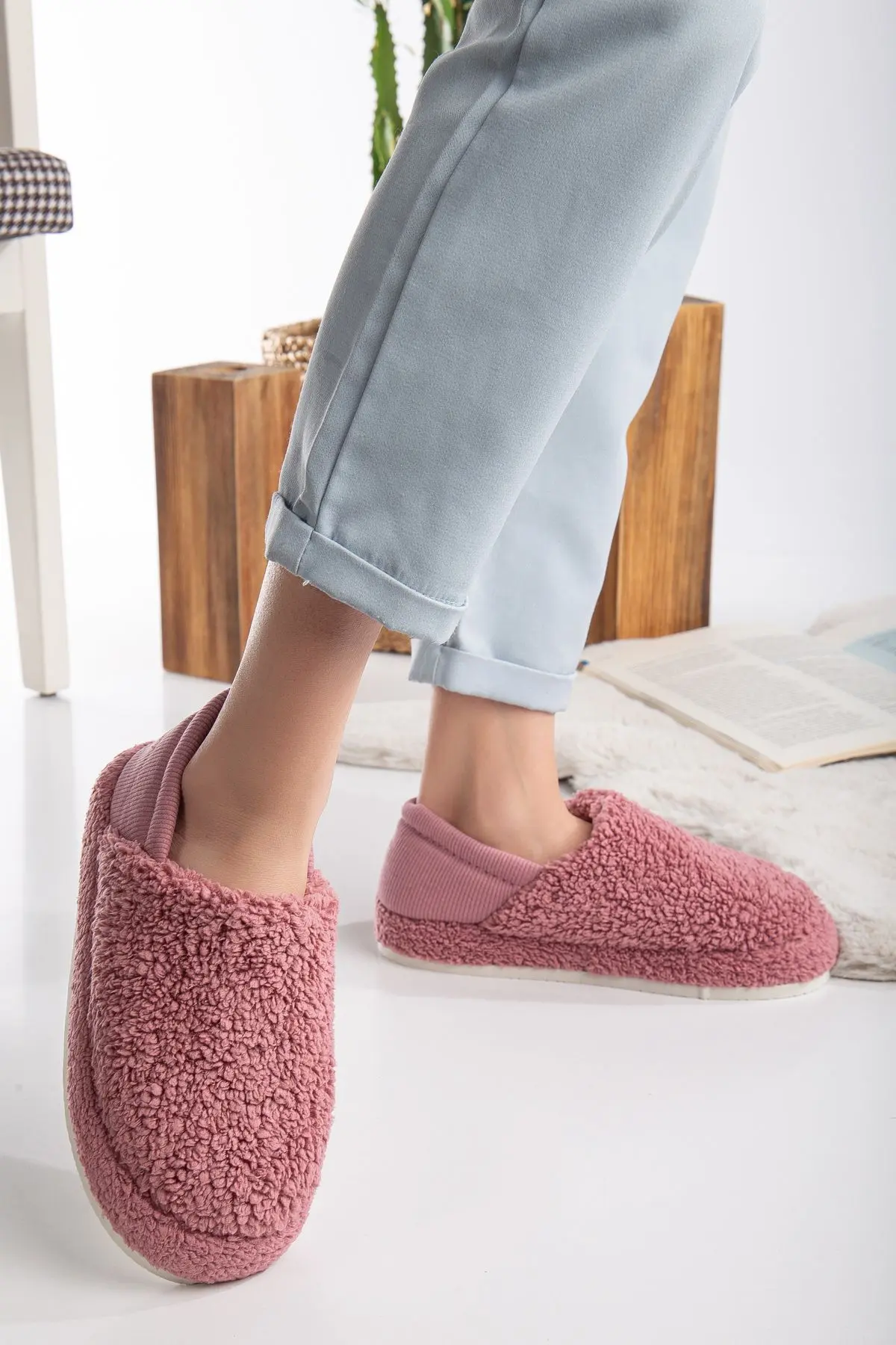Kuzu Kumaş Yünlü Sessiz Taban Lastikli Kadın Ev Ayakkabısı Ev Botu Panduf