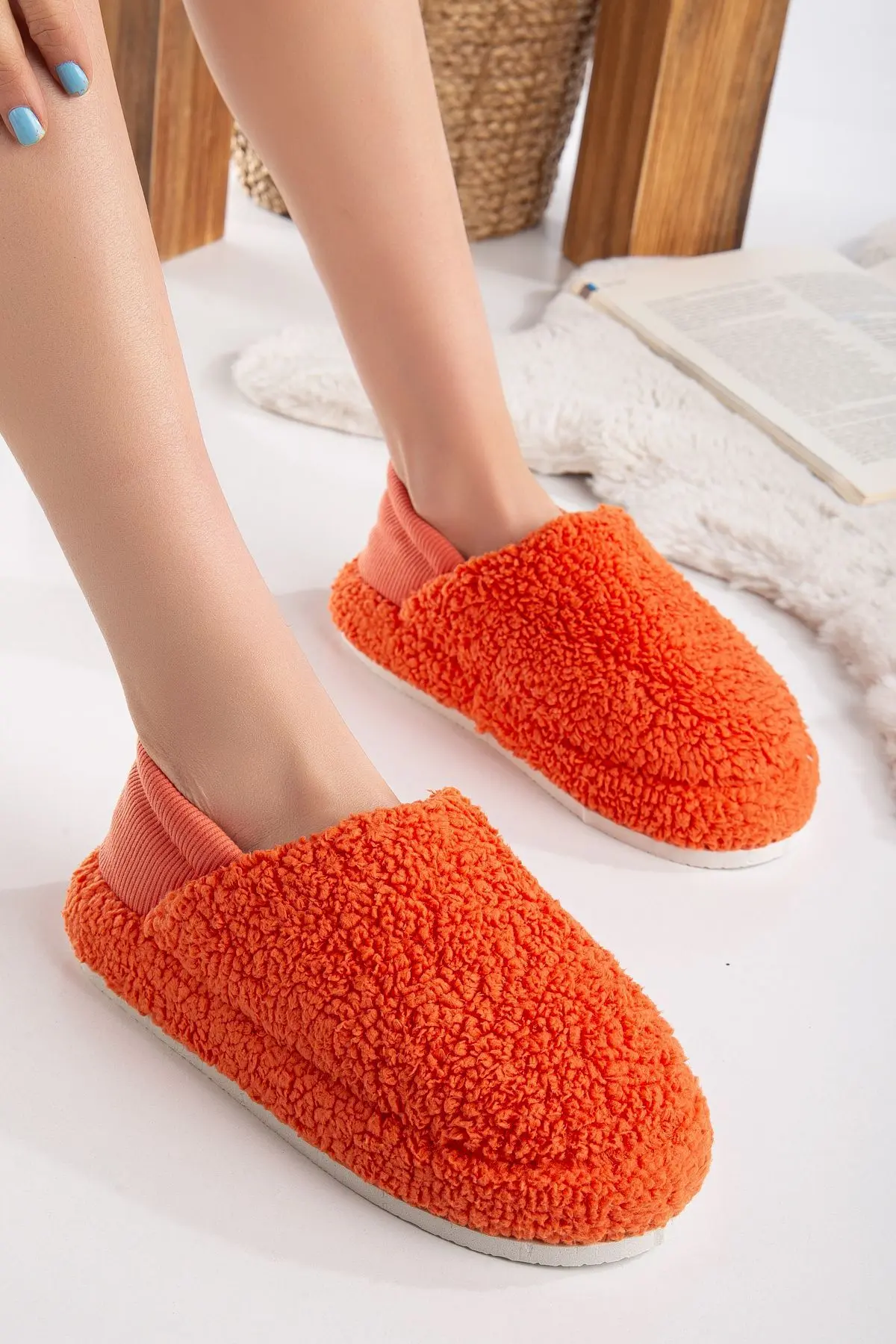 Kuzu Kumaş Yünlü Sessiz Taban Lastikli Kadın Ev Ayakkabısı Ev Botu Panduf