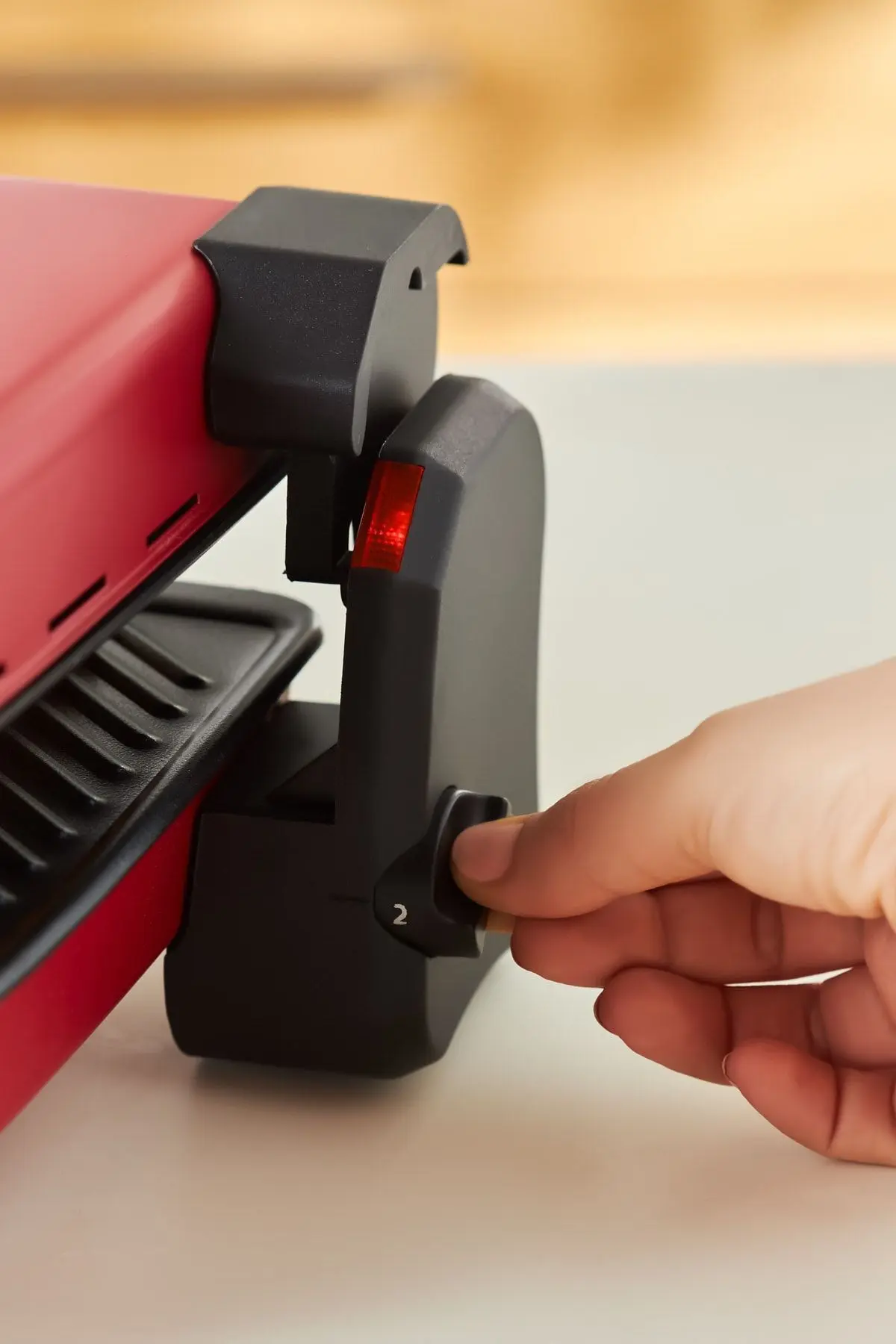 Future Essential Tost Makinesi Matte Red 1800 W