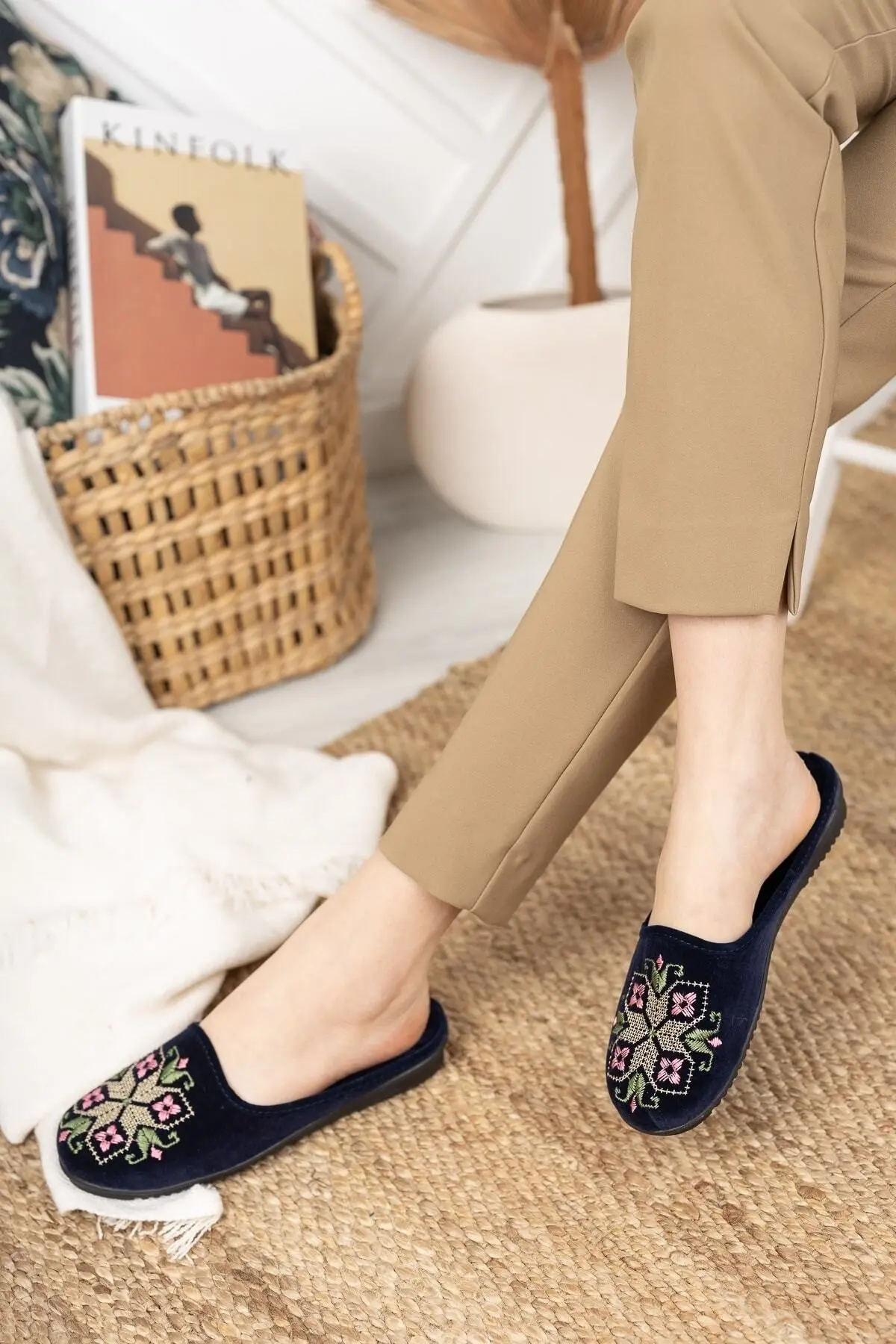 Lacivert Kanaviçe Kadın Ev Terliği Kışlık Kapalı Yumuşak Rahat Terlik Nakışlı Çeyiz Bohça Terliği