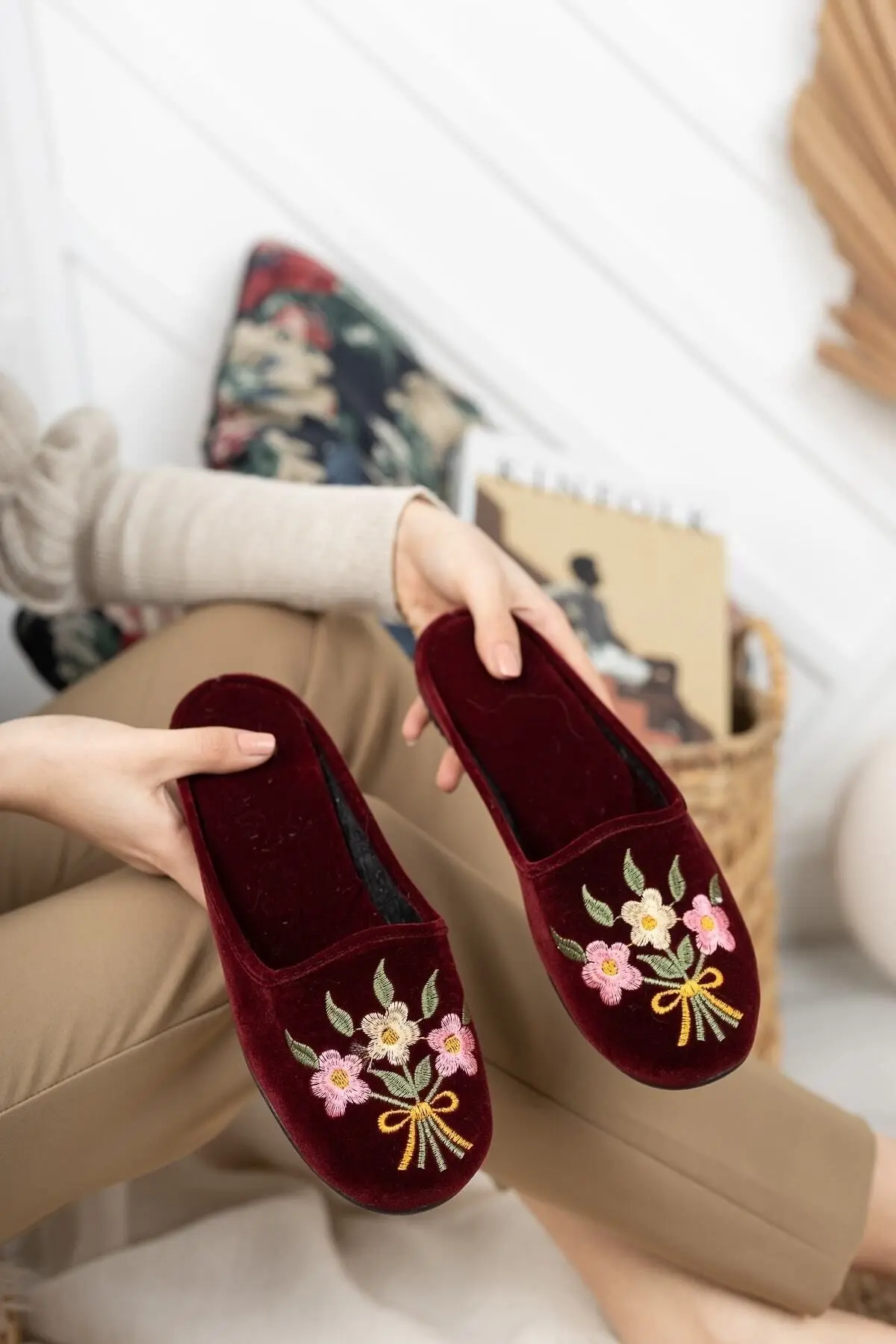 Bordo Buket Kadın Ev Terliği Kışlık Kapalı Yumuşak Rahat Terlik Nakışlı Çeyiz Bohça Terliği