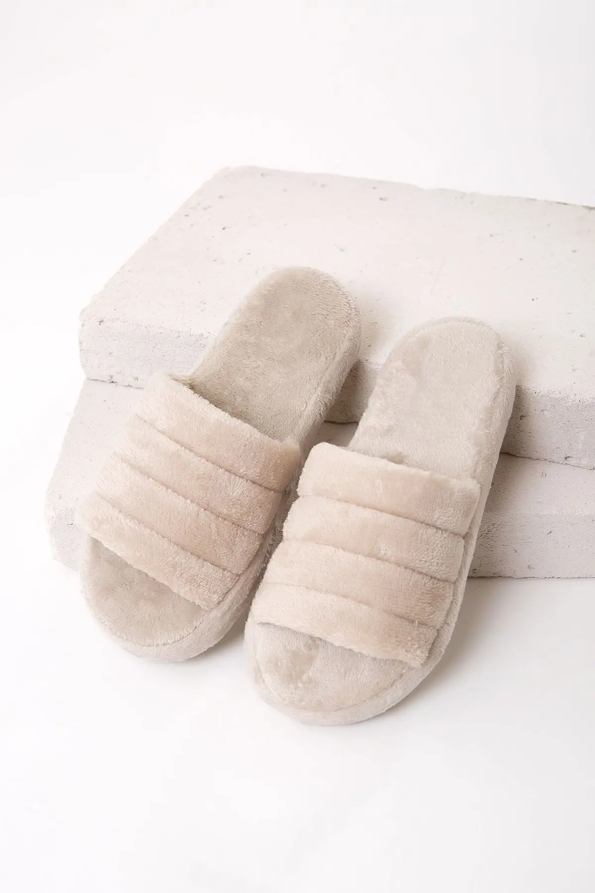 Bej Önü Açık Sessiz Taban Kadın Terlik Ev Terliği