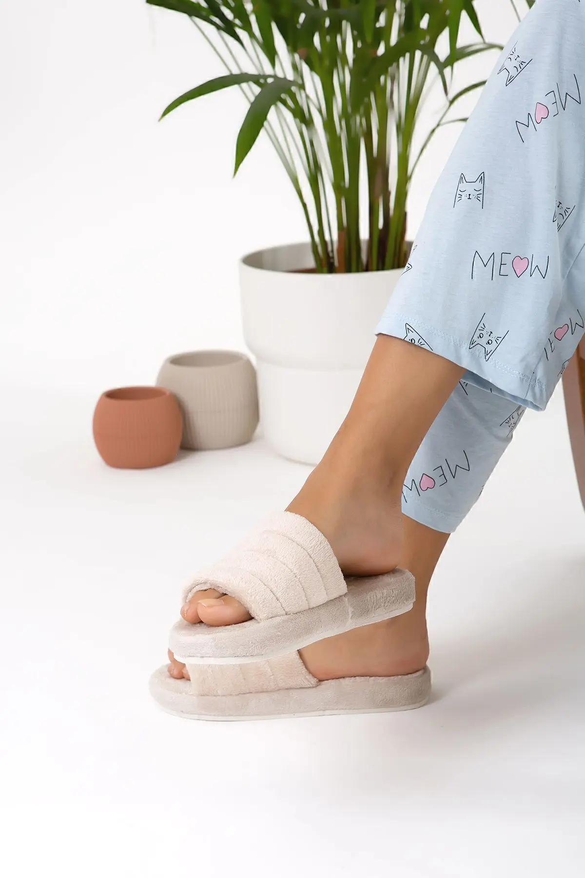 Bej Önü Açık Sessiz Taban Kadın Terlik Ev Terliği