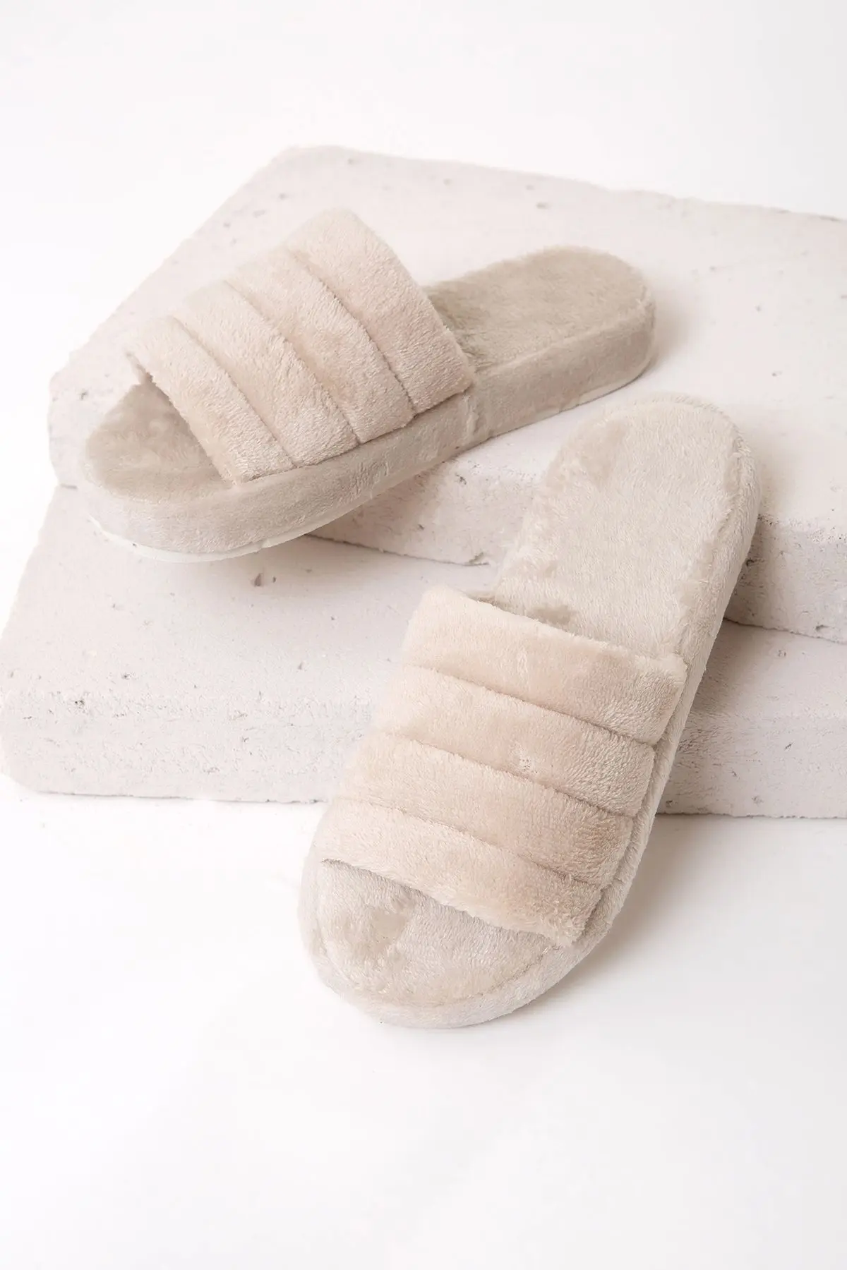 Bej Önü Açık Sessiz Taban Kadın Terlik Ev Terliği