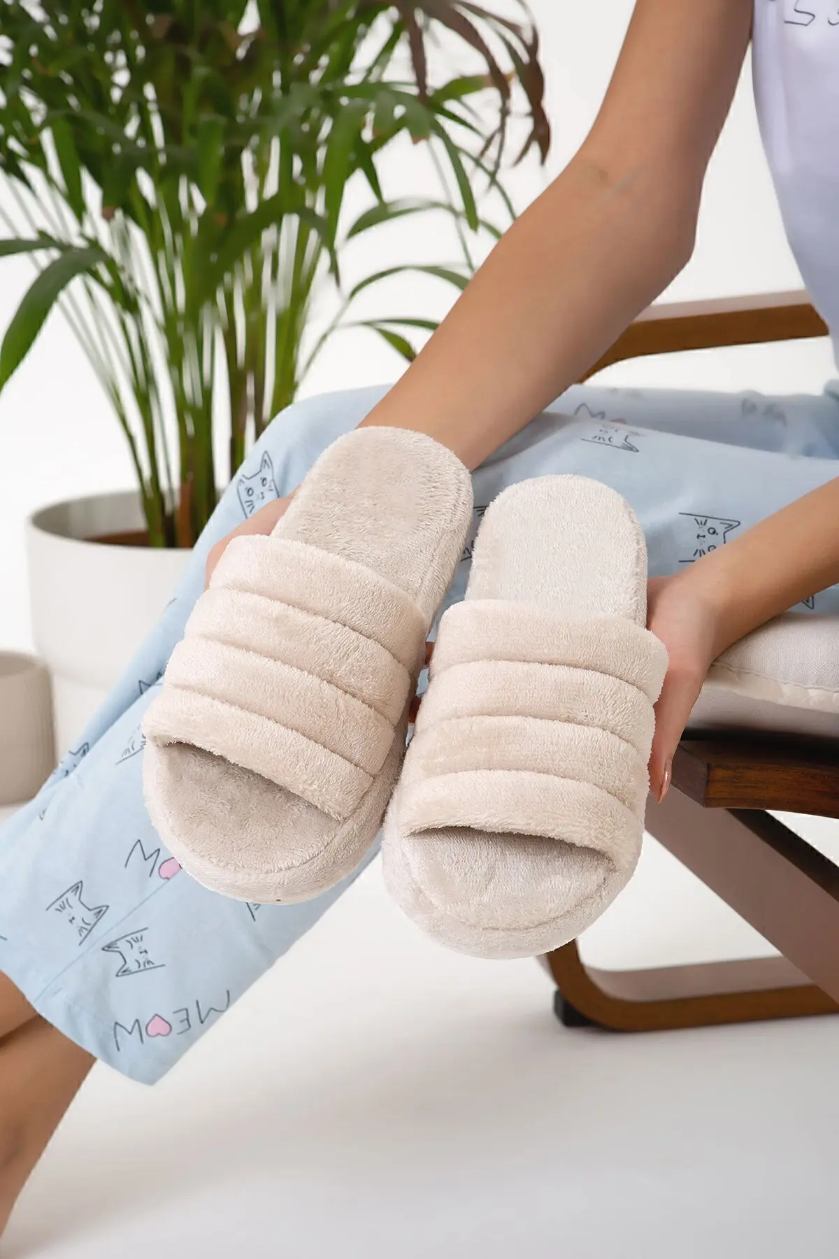 Moda Devrin Bej Önü Açık Sessiz Taban Kadın Terlik Ev Terliği