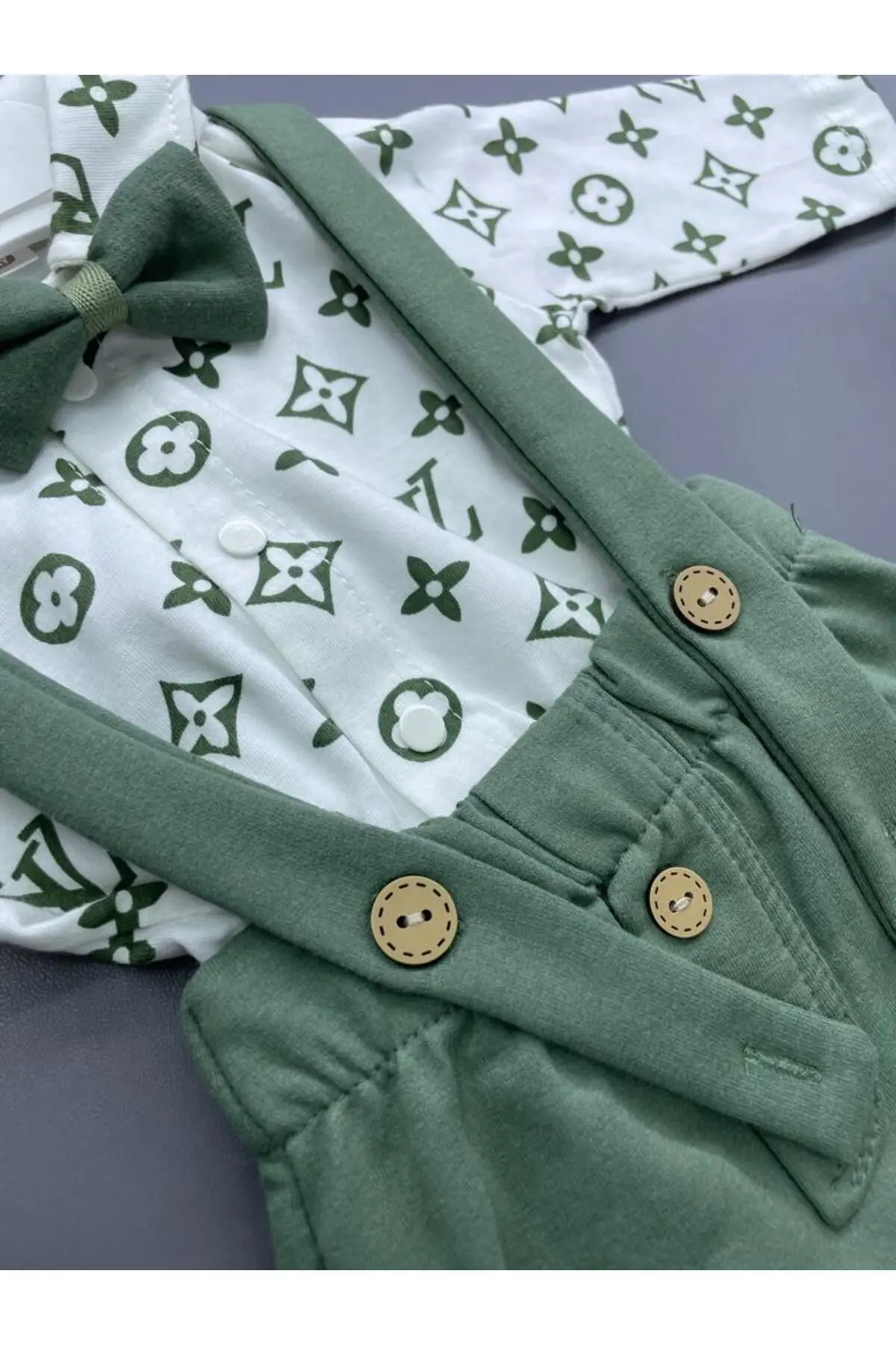 AHŞAP DÜĞMELİ PAPYONLU ERKEK BEBEK SLOPET TAKIM