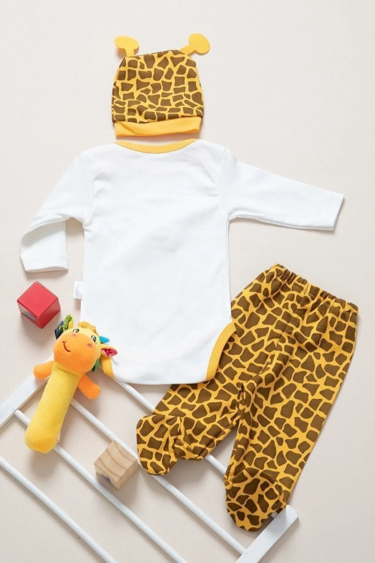 Unisex Bebek Sarı Zürafa Zıbın Takımı 3 Lü