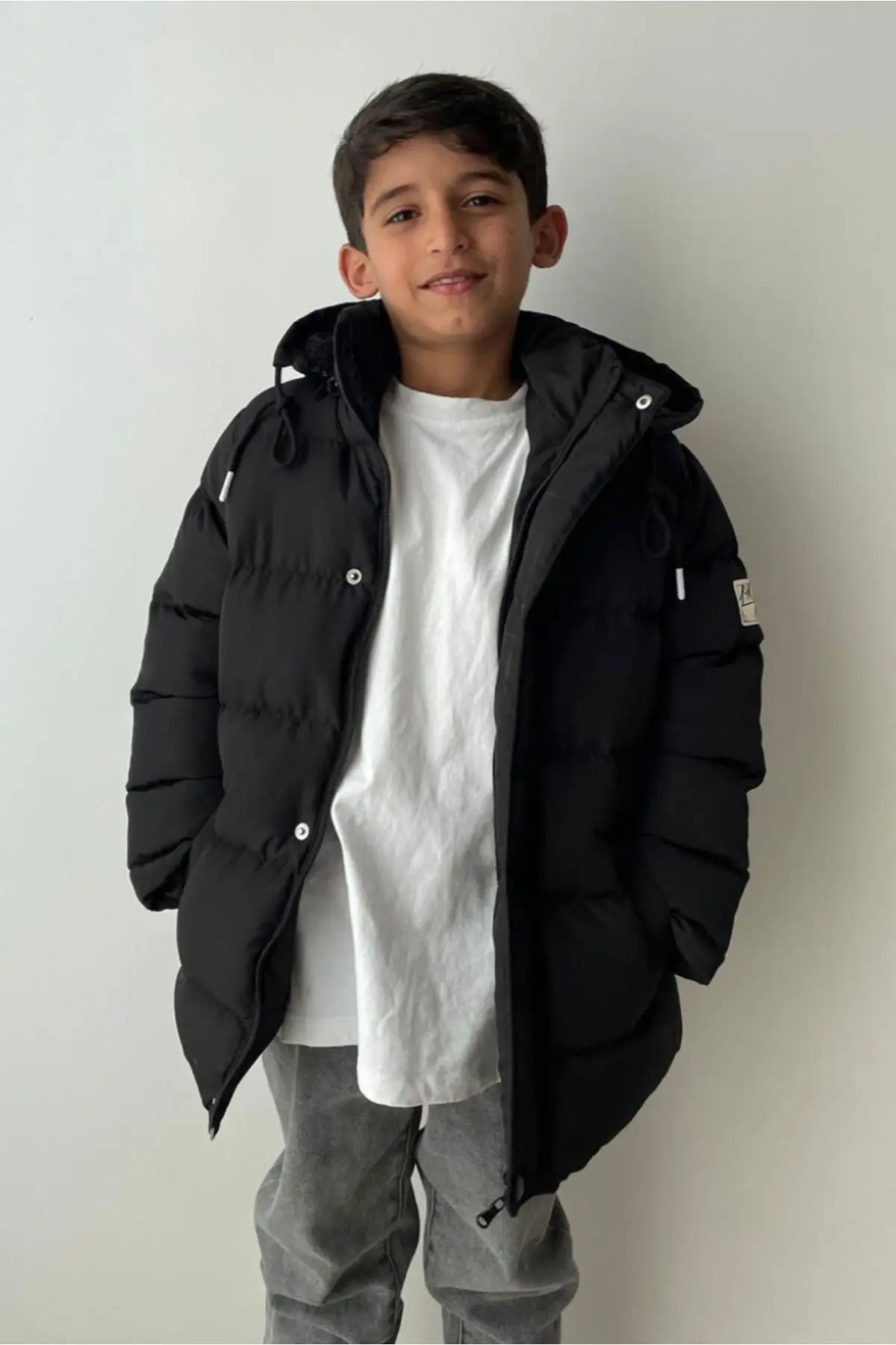 Siyah Erkek Çocuk Montu - Kapüşonlu Siyah Mont