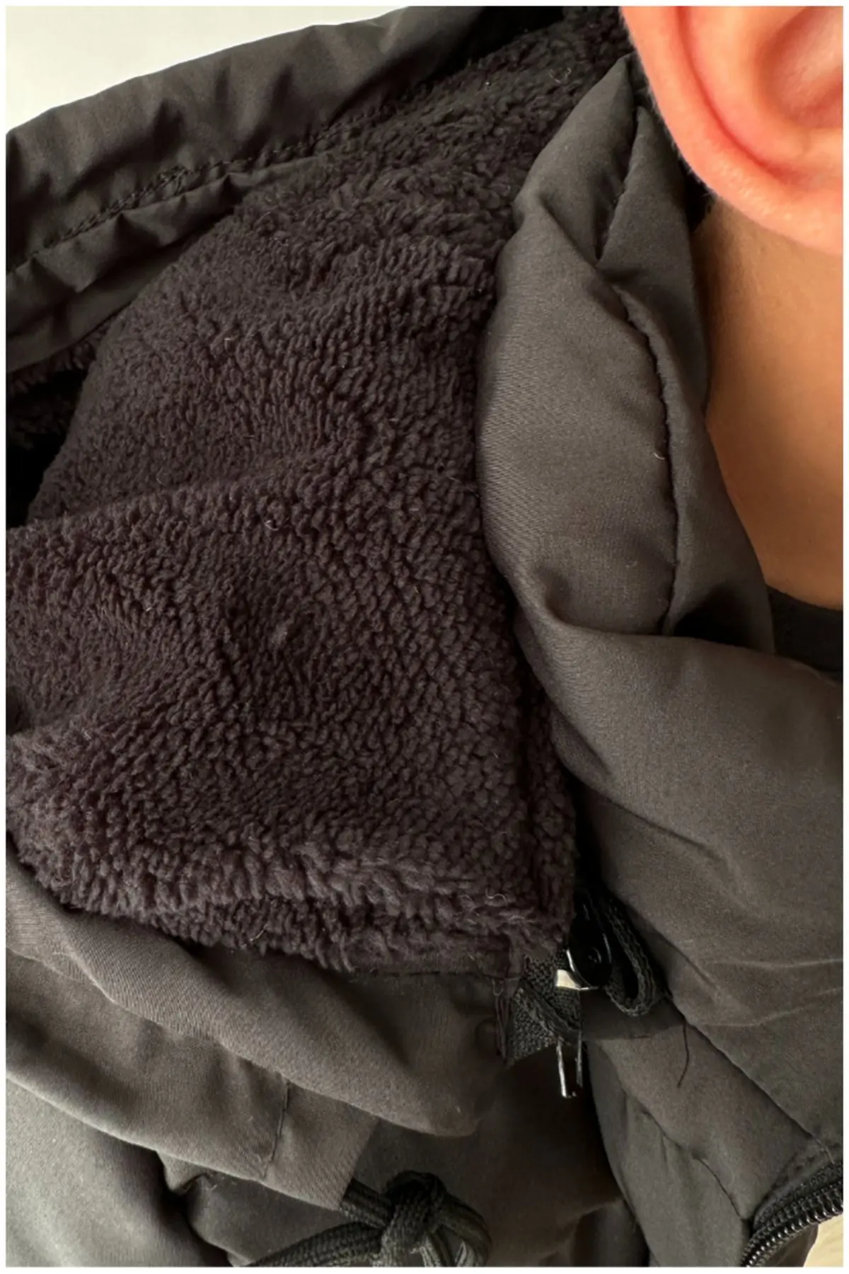 Siyah Erkek Çocuk Montu - Kapüşonlu Siyah Mont