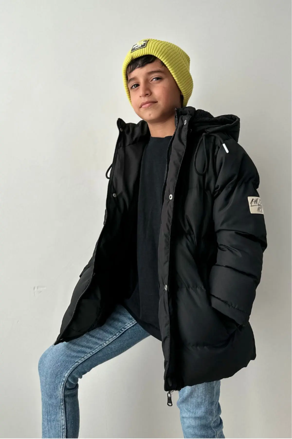 Siyah Erkek Çocuk Montu - Kapüşonlu Siyah Mont