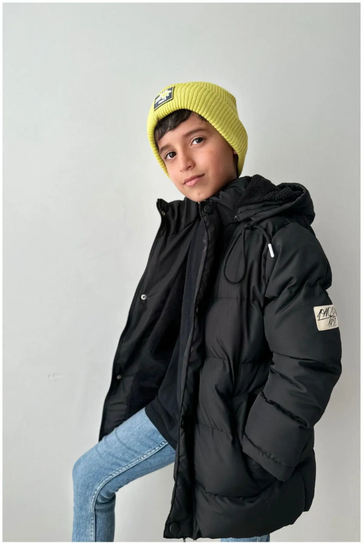 Siyah Erkek Çocuk Montu - Kapüşonlu Siyah Mont