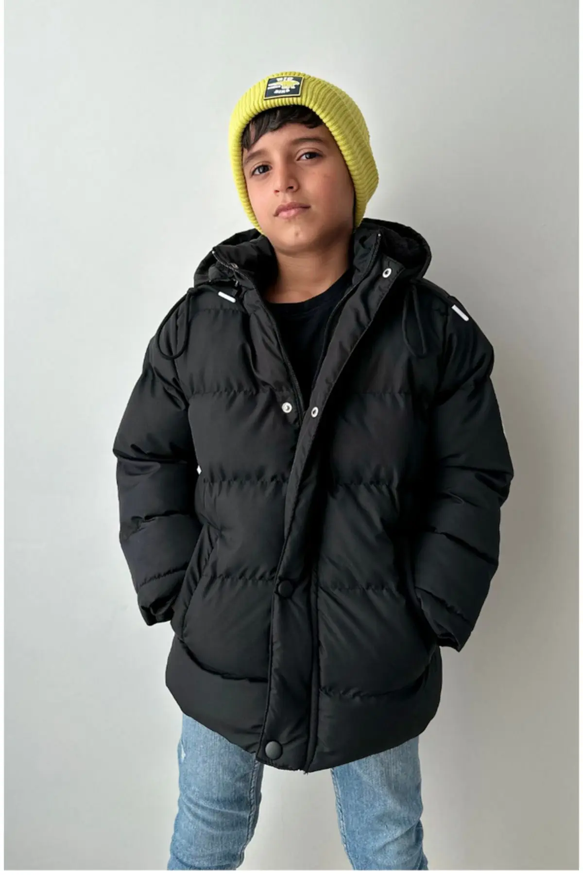 Siyah Erkek Çocuk Montu - Kapüşonlu Siyah Mont
