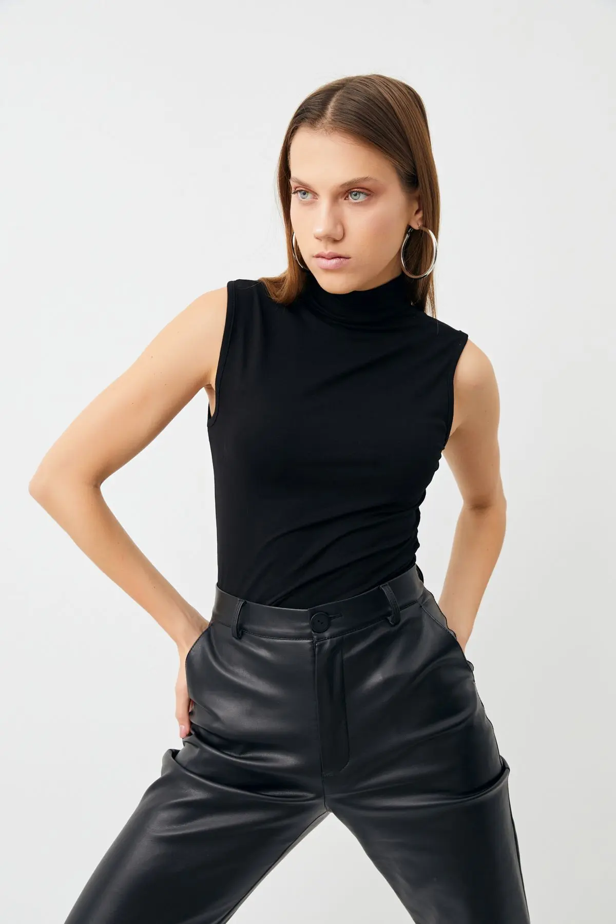 Kadın Gri Krem Siyah Beyaz 4'lü Kolsuz Body