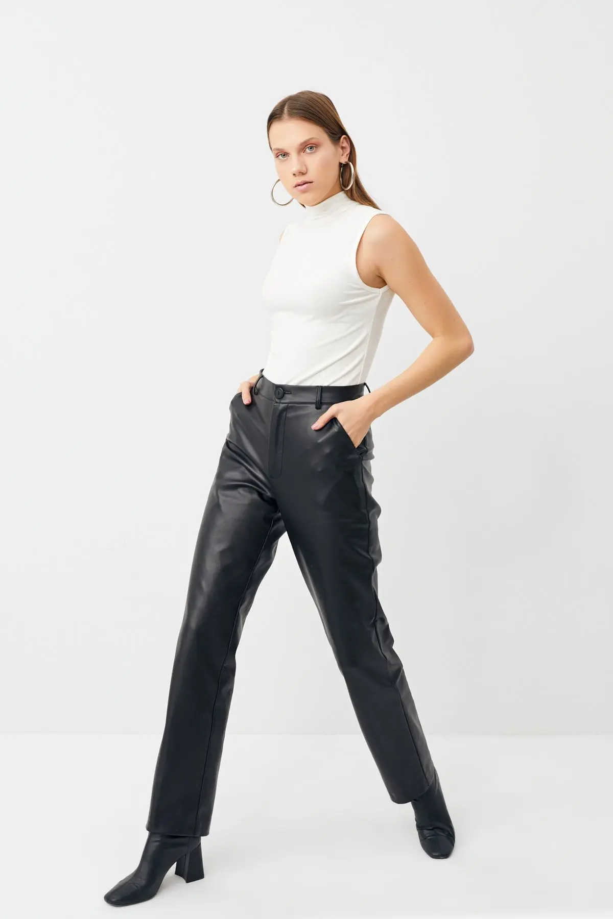 Kadın Beyaz 4'lü Kolsuz Body