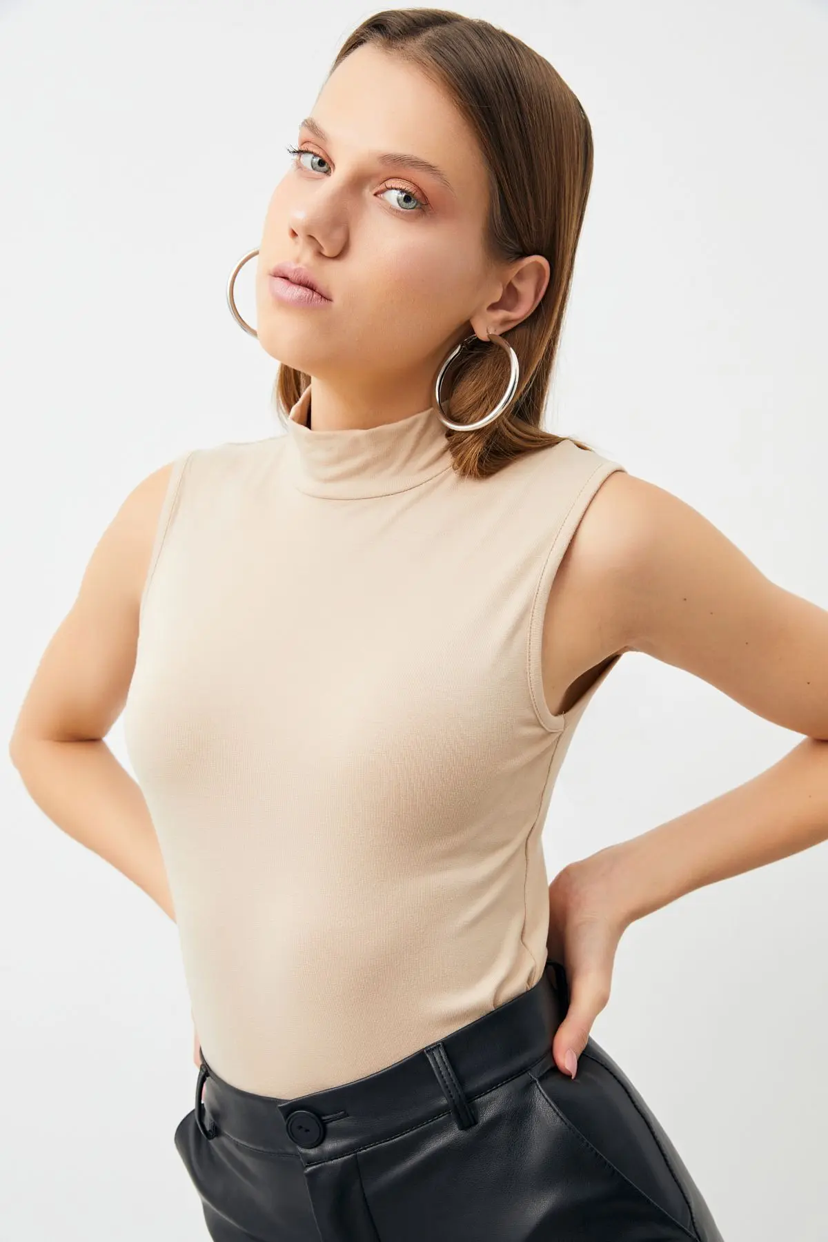 Kadın 2 Beyaz 2 Krem 4'lü Kolsuz Body