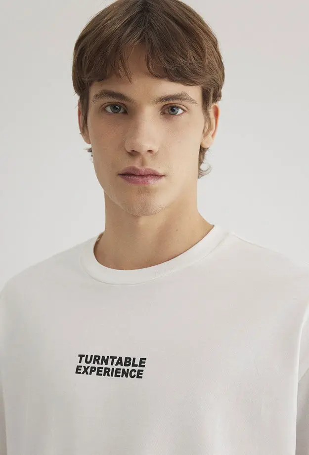 Mavi Sırt Baskılı Beyaz Tişört Loose Fit / Bol Rahat Kesim 0612410-70057