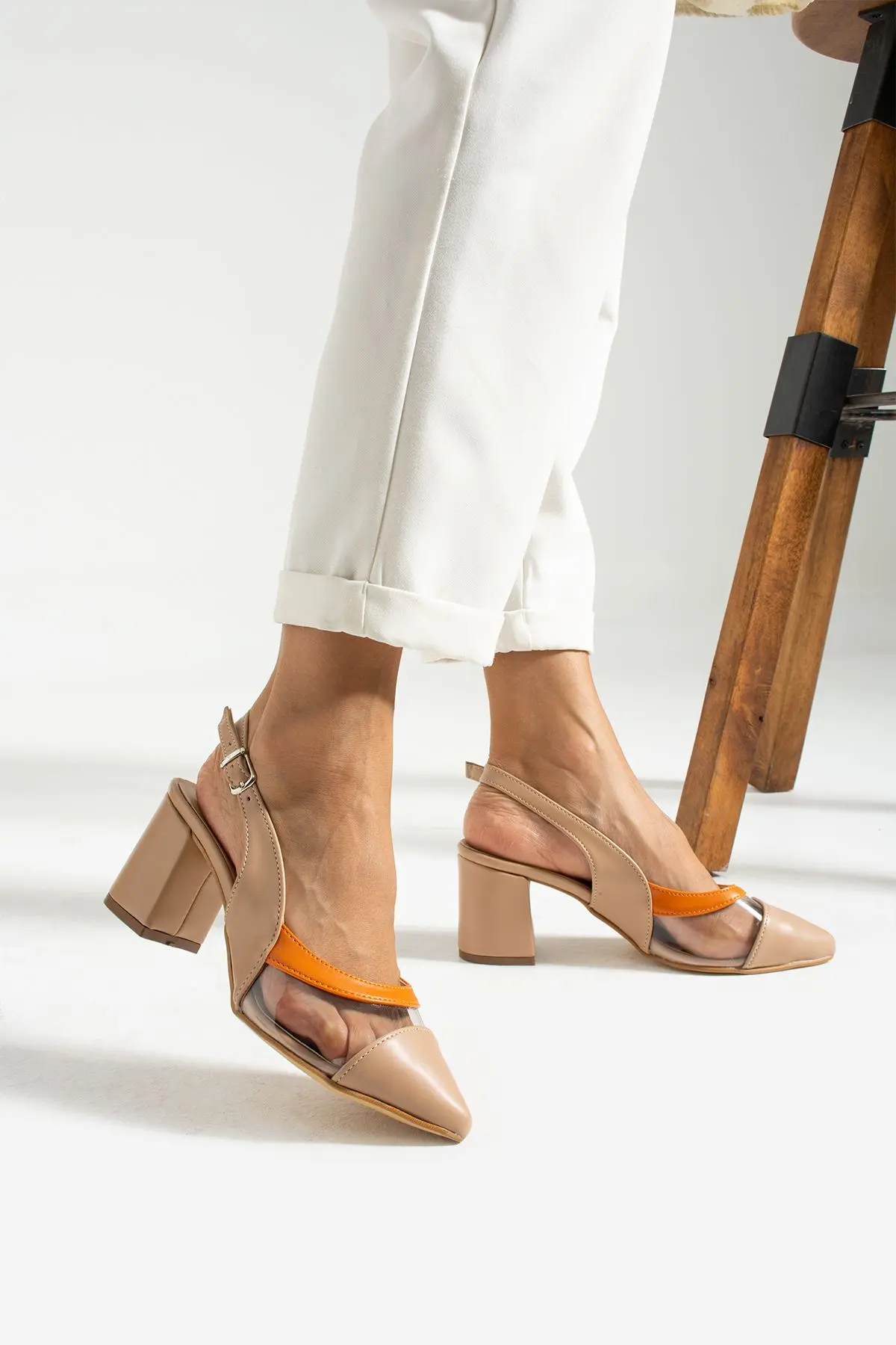 Kadın Renkli Burun Topuklu Sandalet Kırmızı, Siyah, Taba Burun