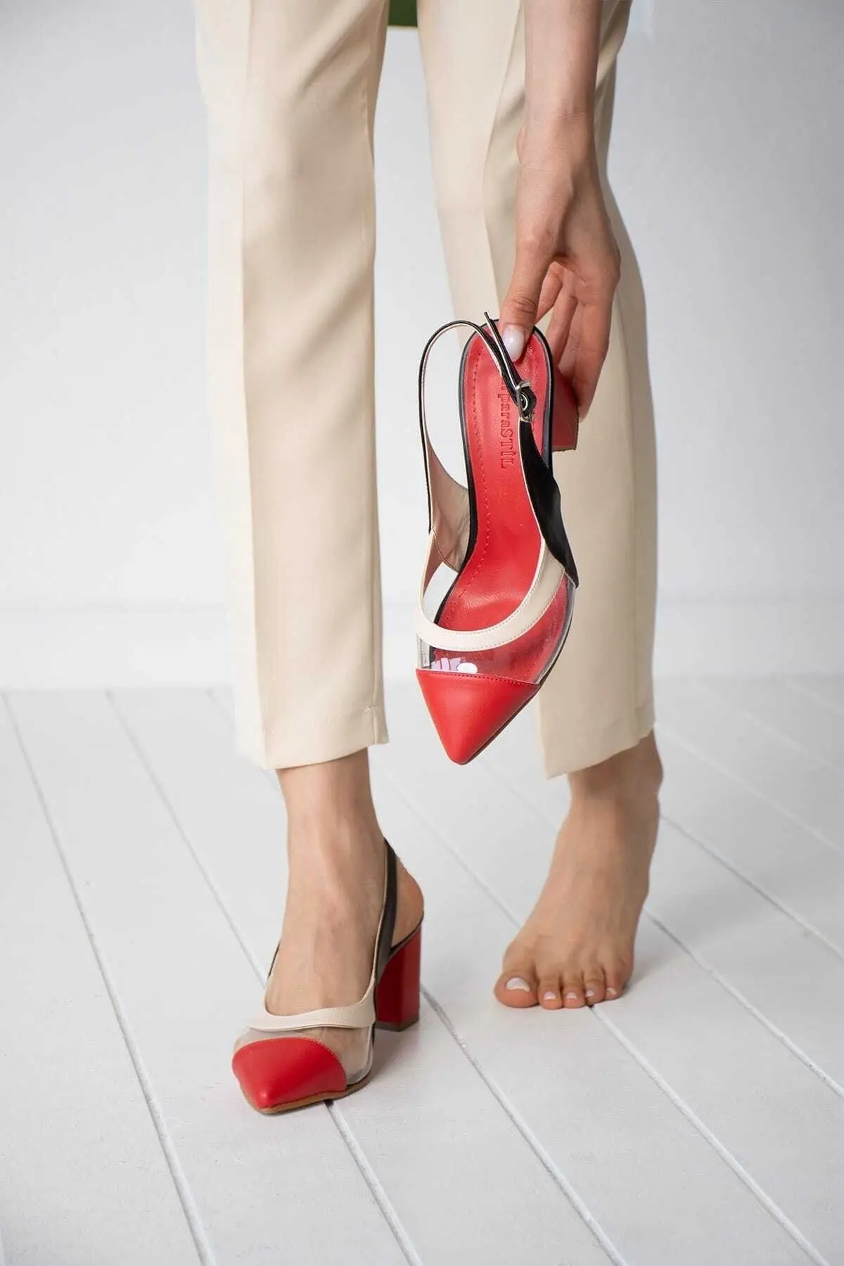 Kadın Renkli Burun Topuklu Sandalet Kırmızı, Siyah, Taba Burun