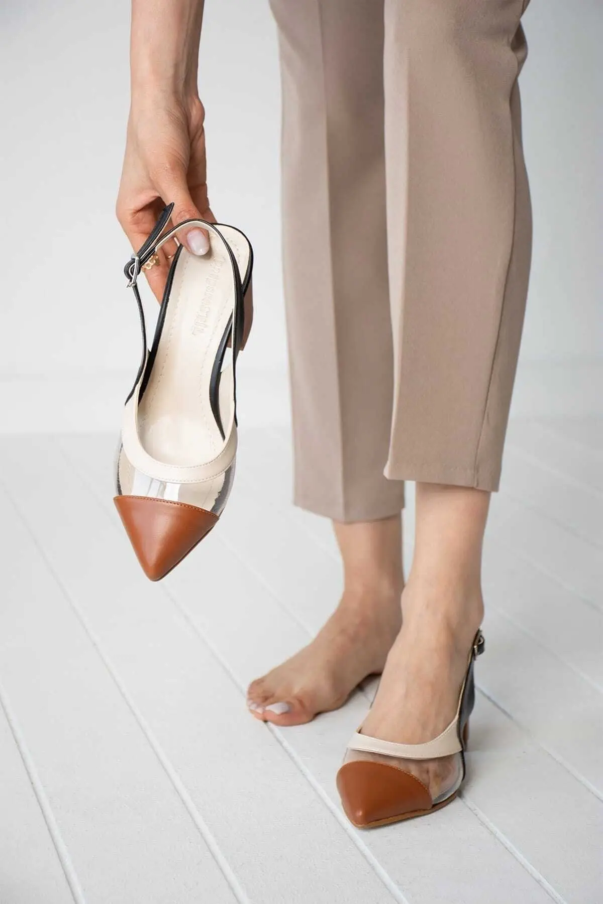 Kadın Renkli Burun Topuklu Sandalet Kırmızı, Siyah, Taba Burun