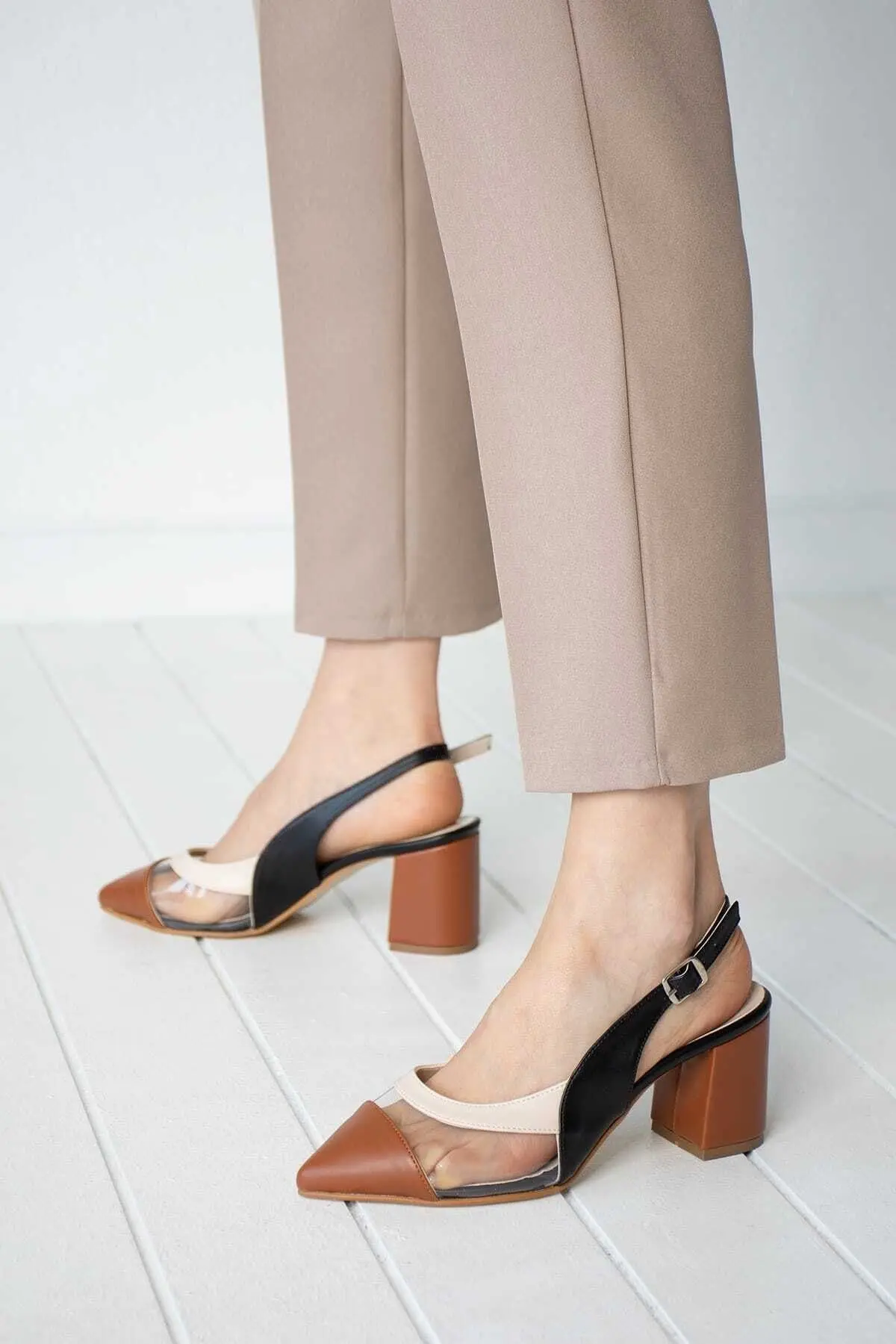 Kadın Renkli Burun Topuklu Sandalet Kırmızı, Siyah, Taba Burun