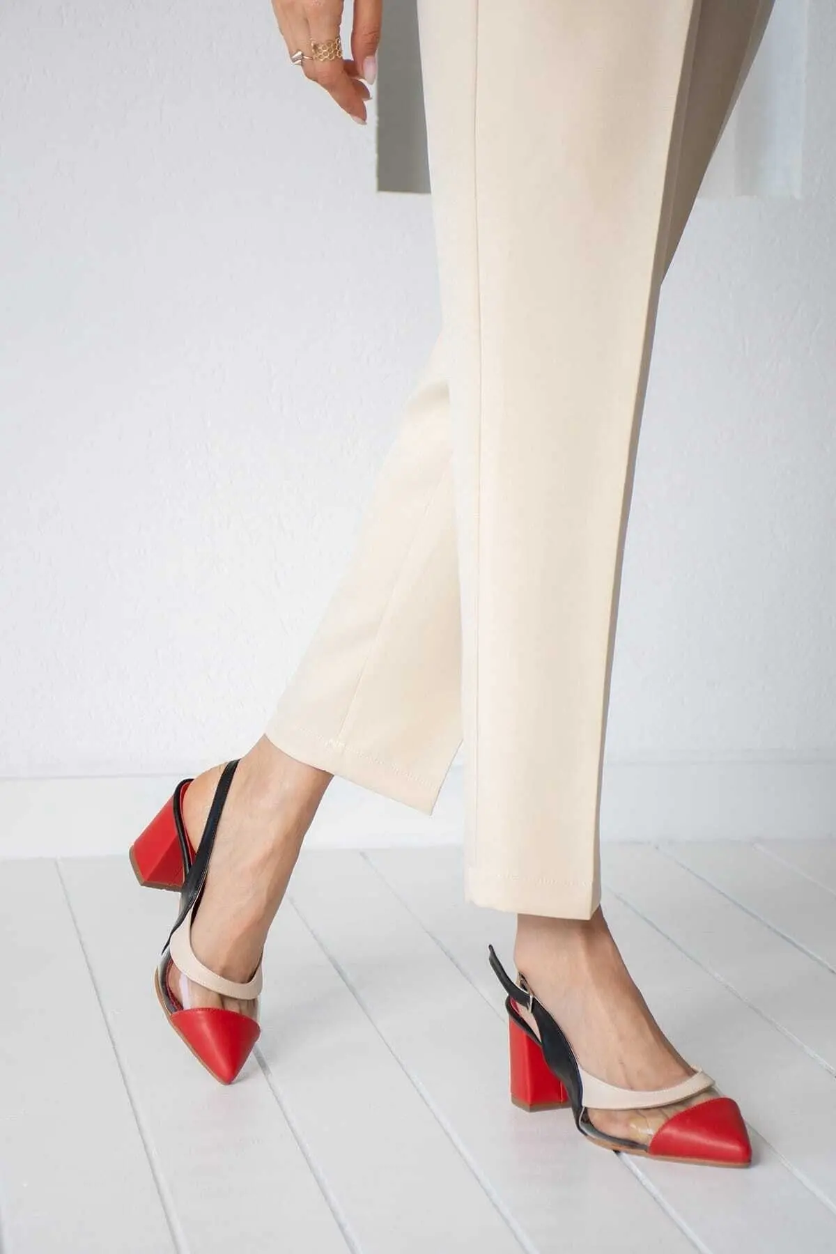 Kadın Renkli Burun Topuklu Sandalet Kırmızı, Siyah, Taba Burun