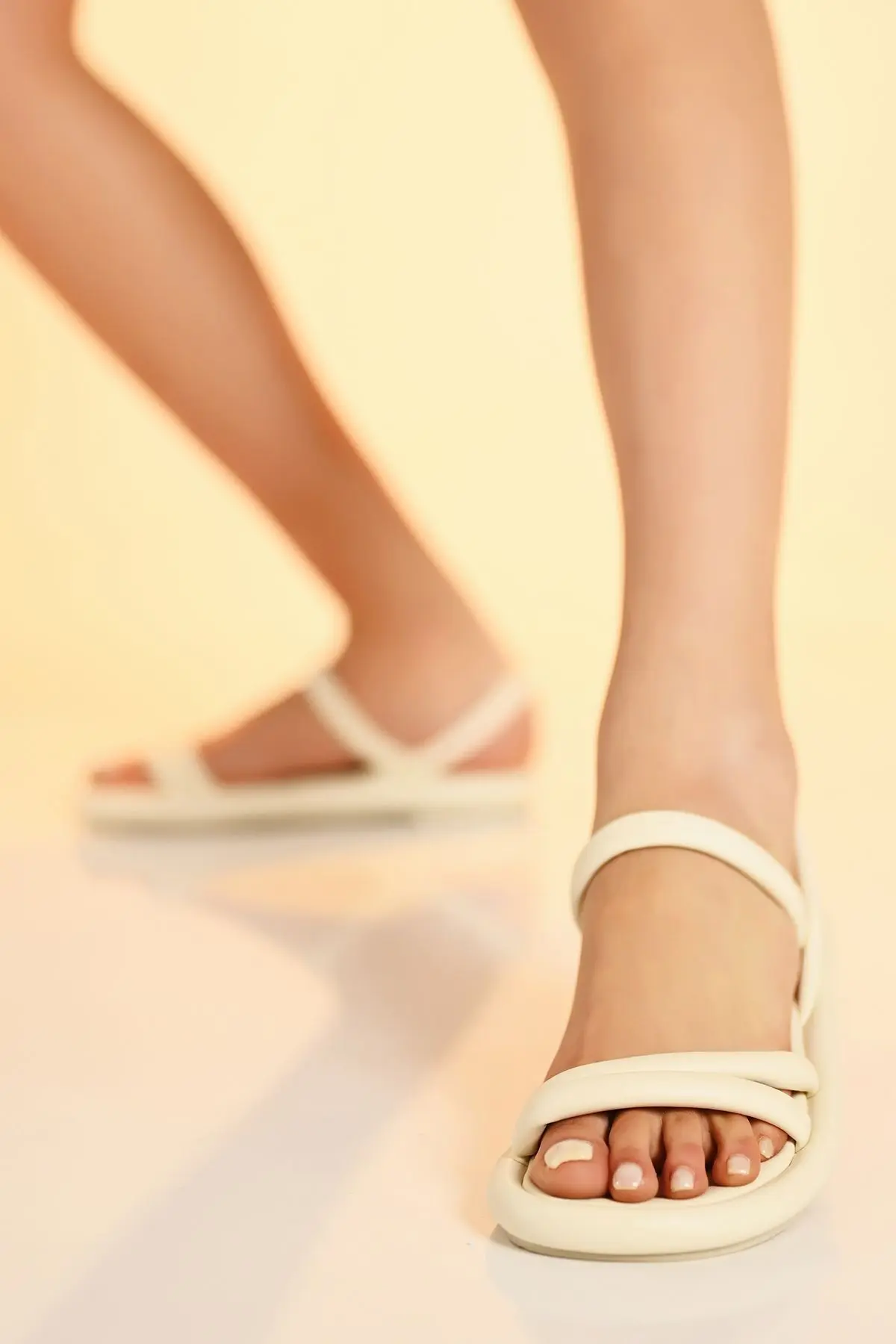 Kadın Bej Rome Çift Bantlı Puff Sandalet 2cm Byndrsl01