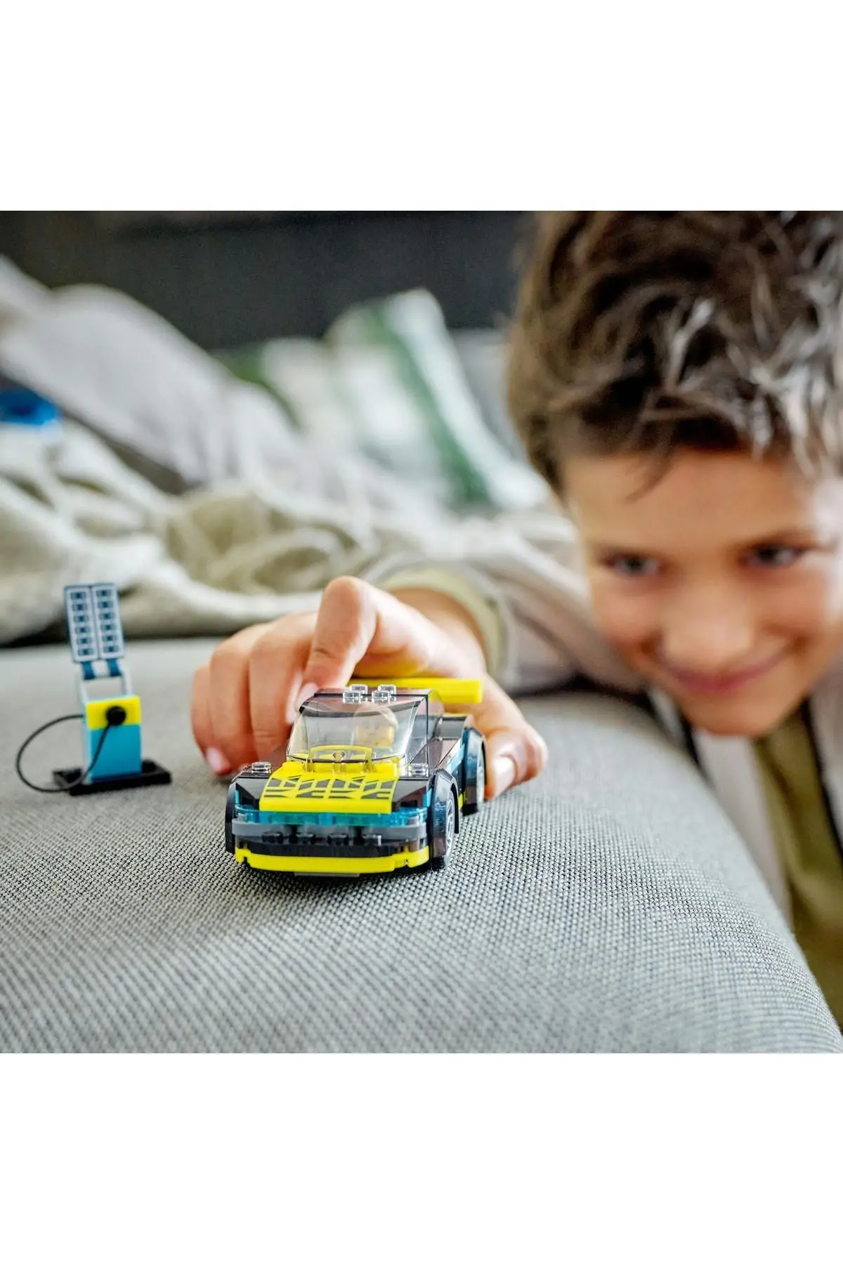 ® City Elektrikli Spor Araba 60383 - 5 Yaş ve Üzeri Çocuklar için Oyuncak Yapım Seti (95 Parça)