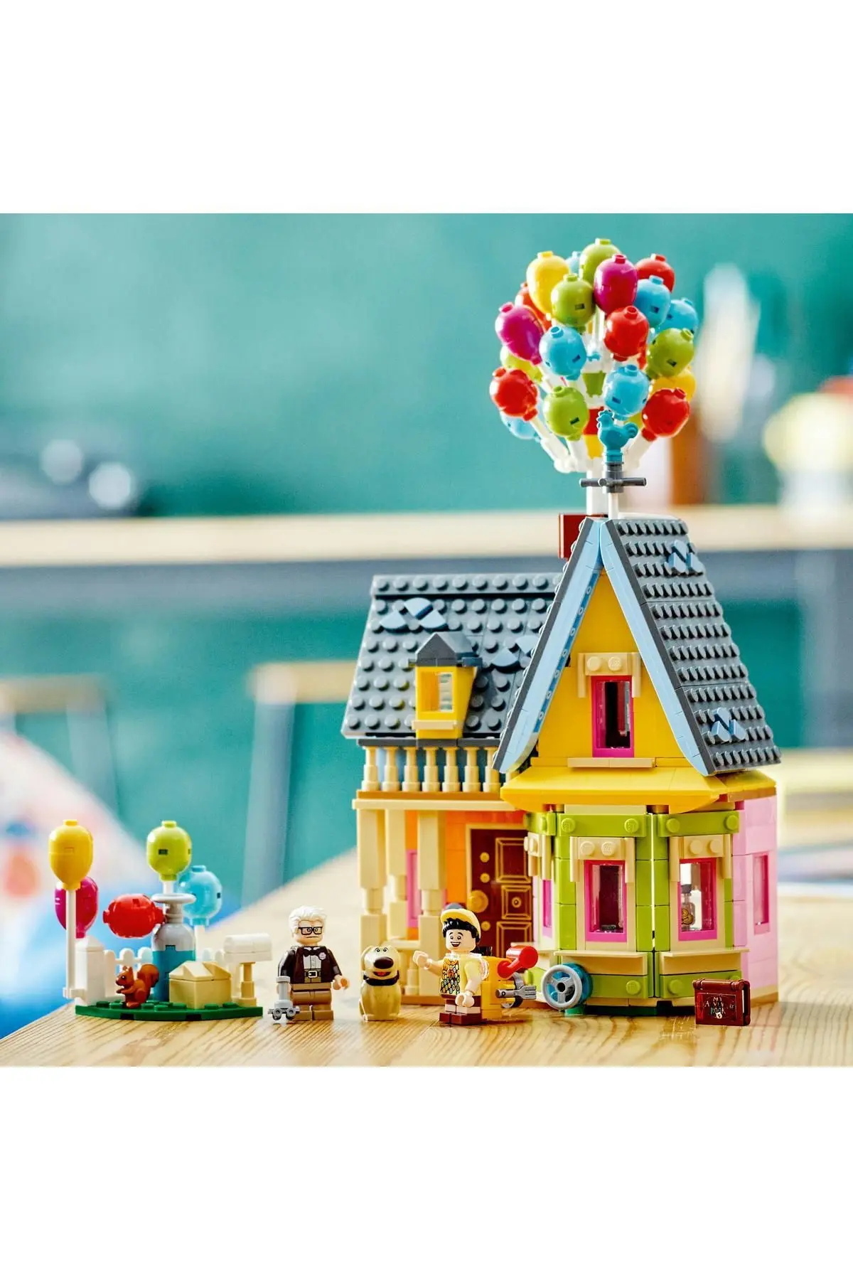 ® | Disney Yukarı Bak Evi 43217 - 9+ İnşa Edilebilir Yaratıcı Set (598 Parça)