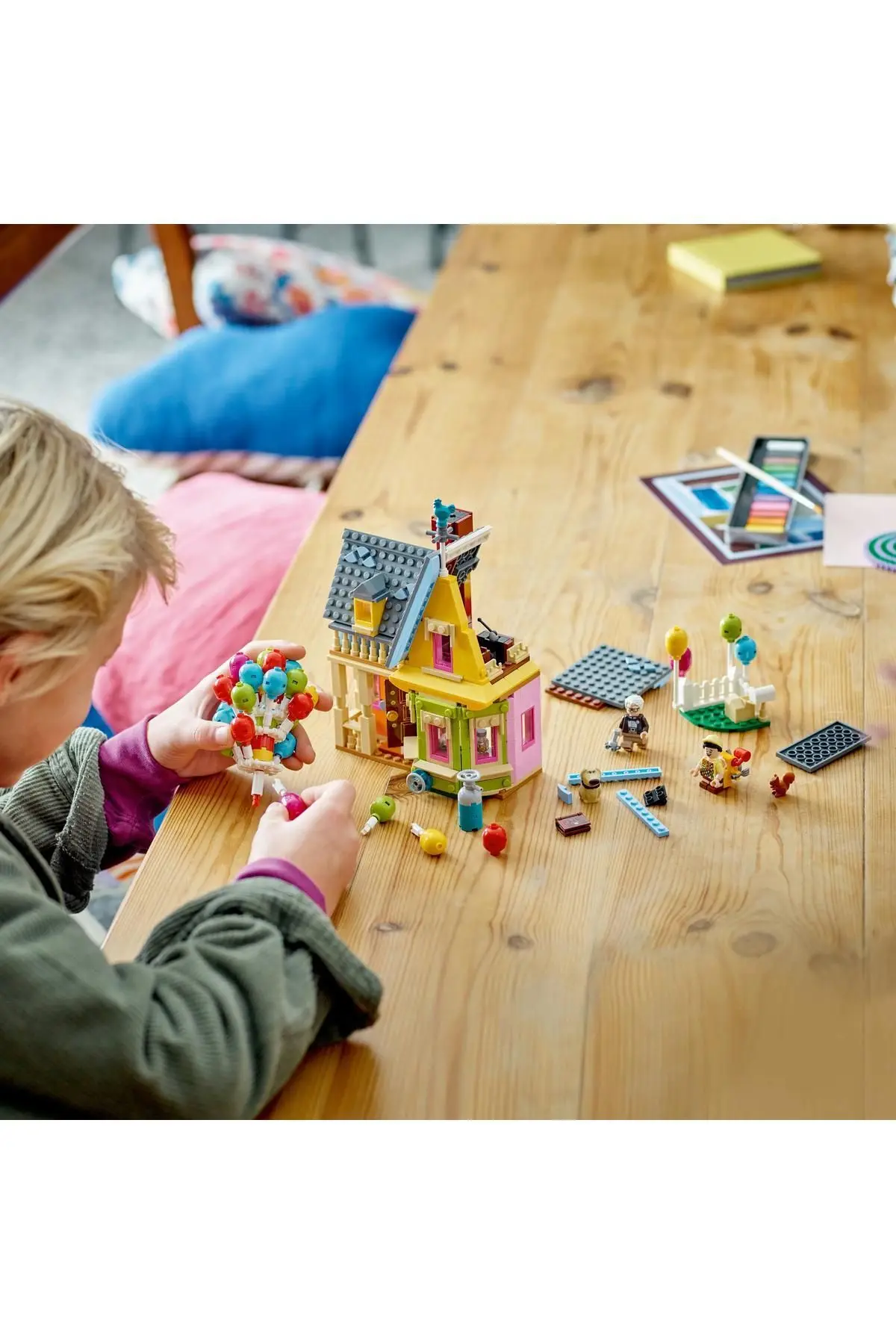 ® | Disney Yukarı Bak Evi 43217 - 9+ İnşa Edilebilir Yaratıcı Set (598 Parça)