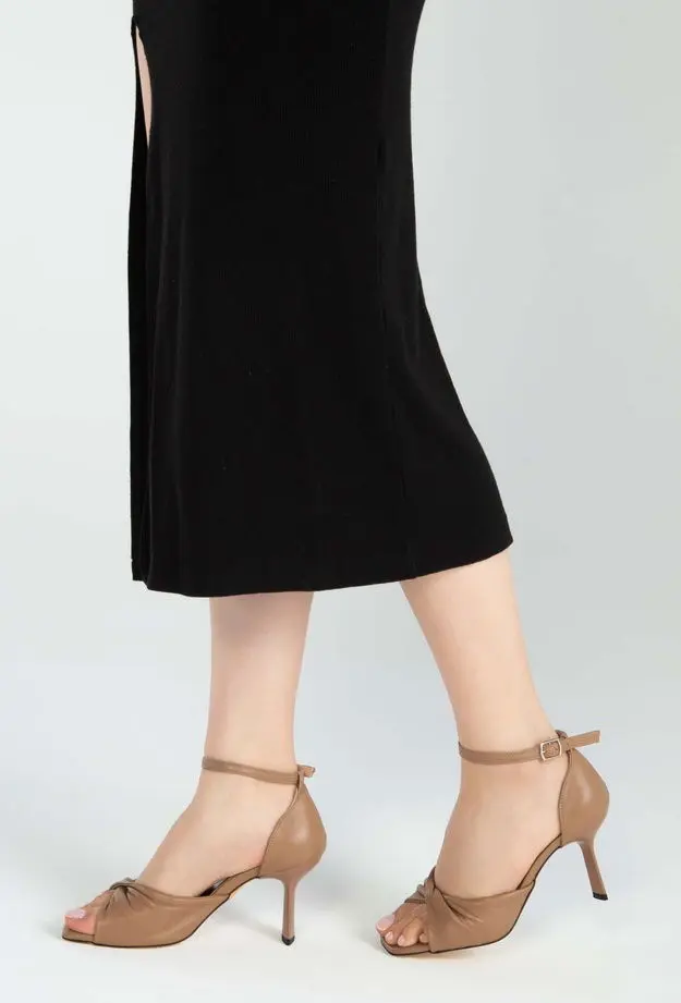 Tamer Tanca Kadın Hakiki Deri Bej Topuklu Sandalet