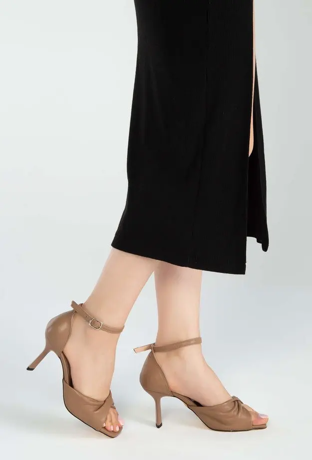 Tamer Tanca Kadın Hakiki Deri Bej Topuklu Sandalet