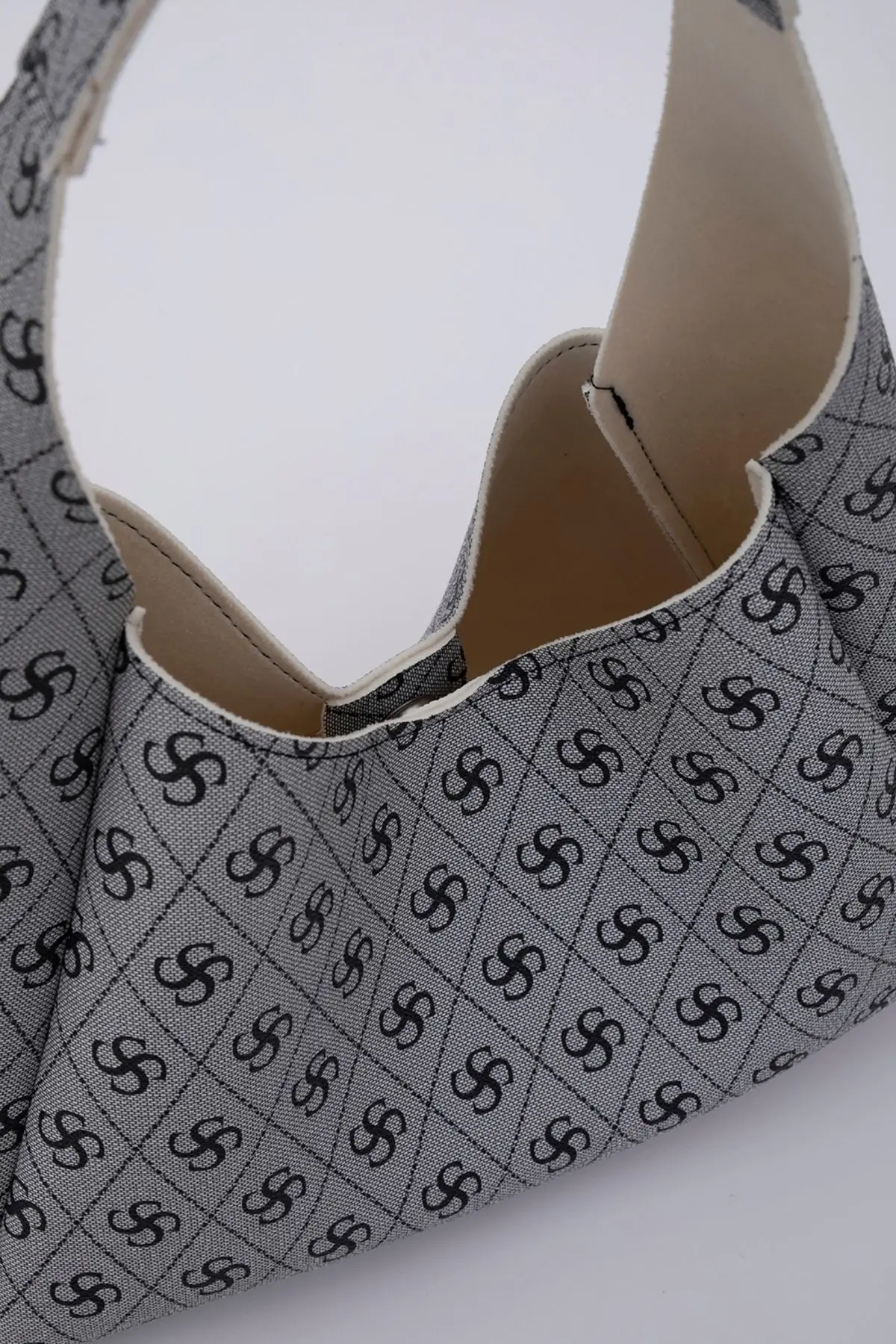 Monogram Baskılı Gri SHK19 Çıtçıt Kapatmalı Suni Deri Fermuarlı Makyaj Çantalı El ve Omuz Çantası