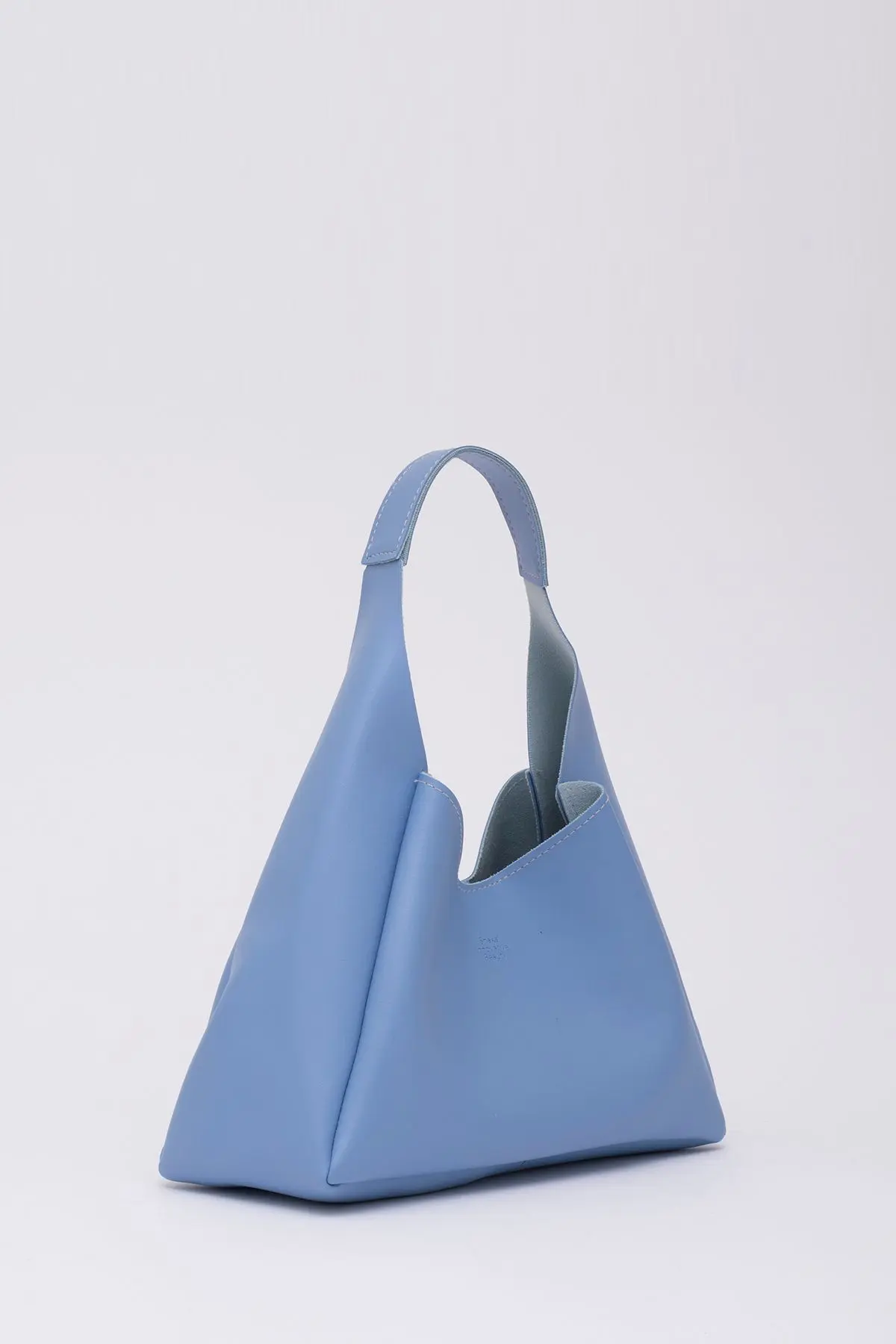 Mavi Shk19 Çıtçıt Kapatmalı Suni Deri Fermuarlı Makyaj Çantalı El Ve Omuz Çantası E:33 U:15 G:10 Cm