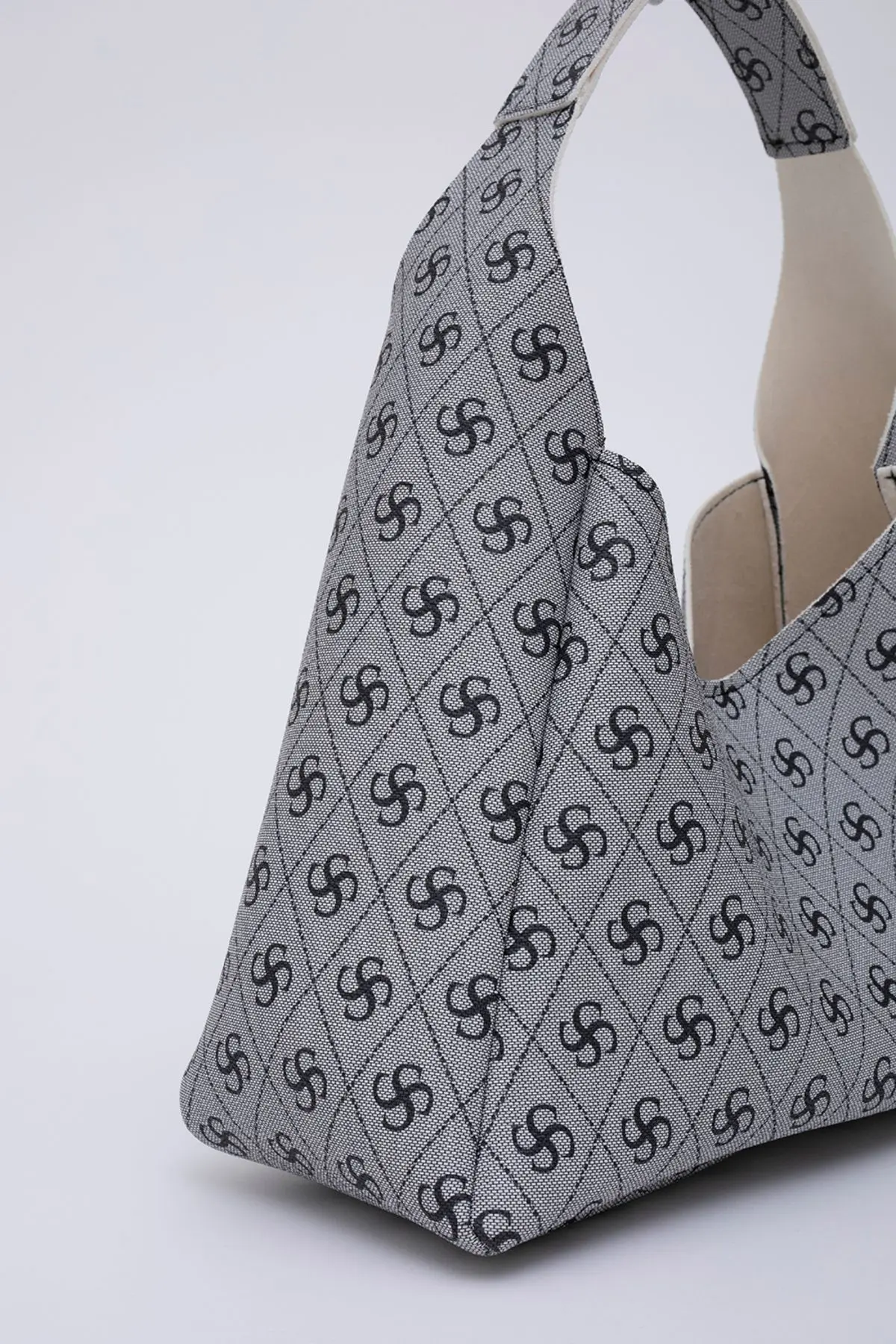 Monogram Baskılı Gri SHK19 Çıtçıt Kapatmalı Suni Deri Fermuarlı Makyaj Çantalı El ve Omuz Çantası
