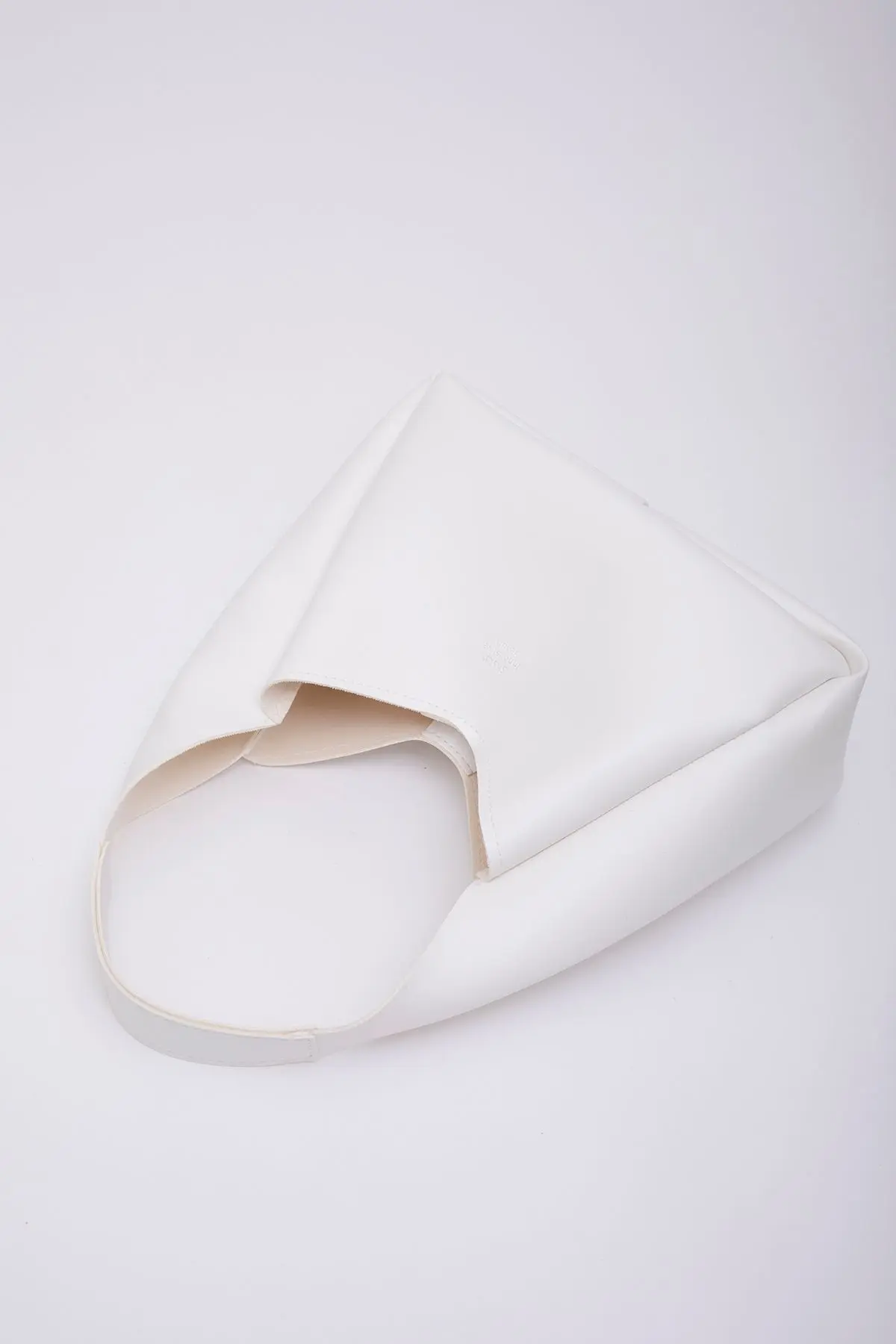Beyaz Shk19 Çıtçıt Kapatmalı Suni Deri Fermuarlı Makyaj Çantalı El Ve Omuz Çantası E:33 U:15 G:10 Cm