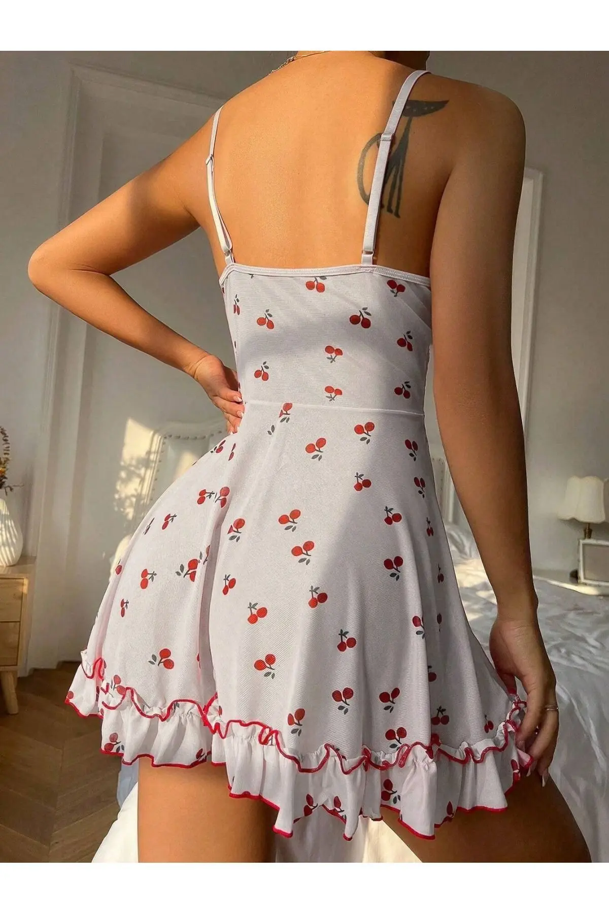Romantik Beyaz Kiraz Baskılı Askılı Tanga Ve Gecelik