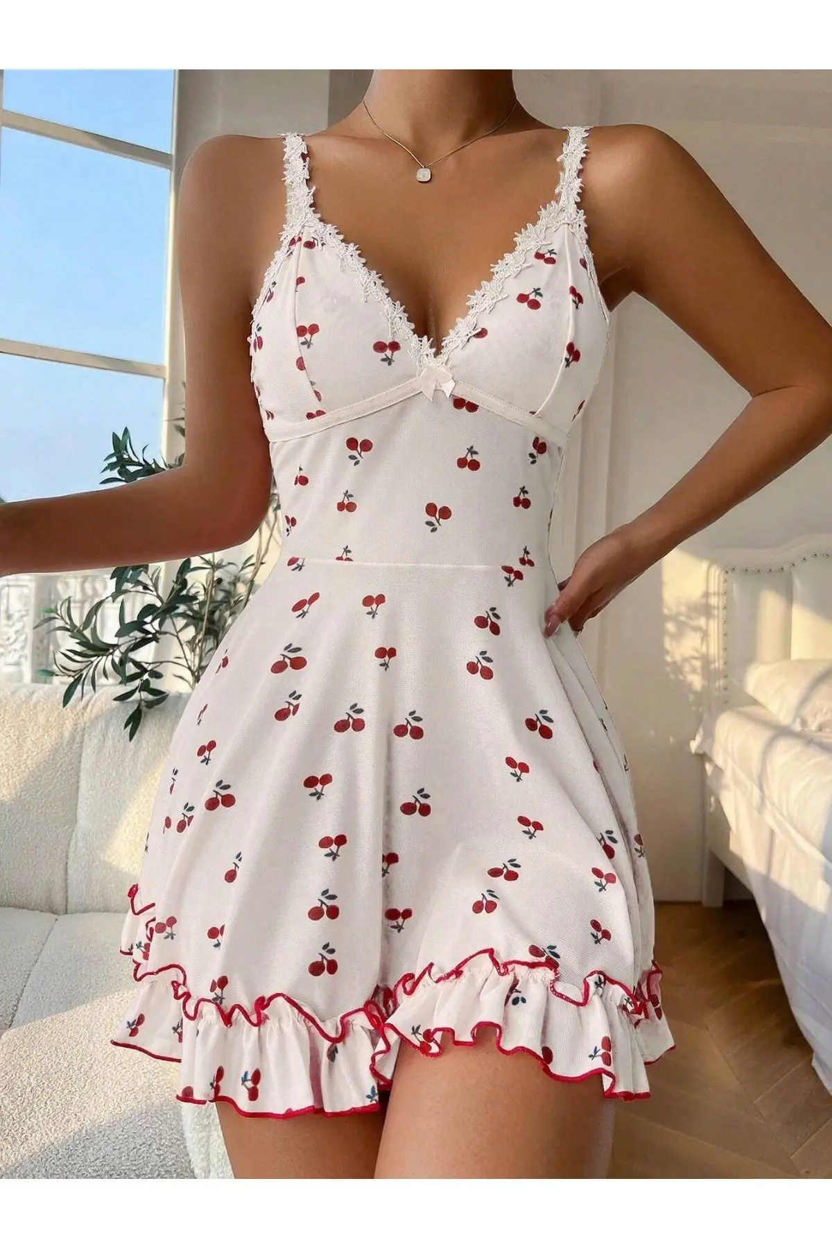 Romantik Beyaz Kiraz Baskılı Askılı Tanga Ve Gecelik