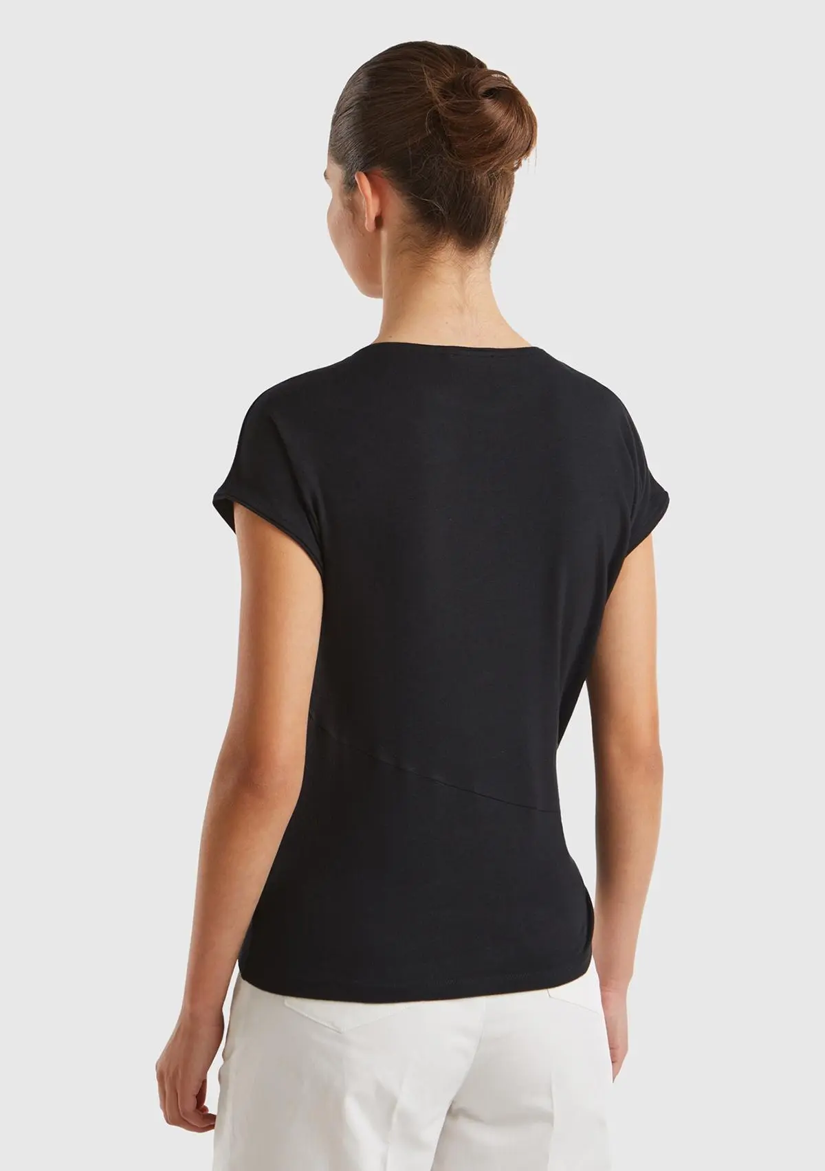 Kadın Siyah Viskoz Karışımlı Düğüm Detaylı Kayık Yaka T-Shirt